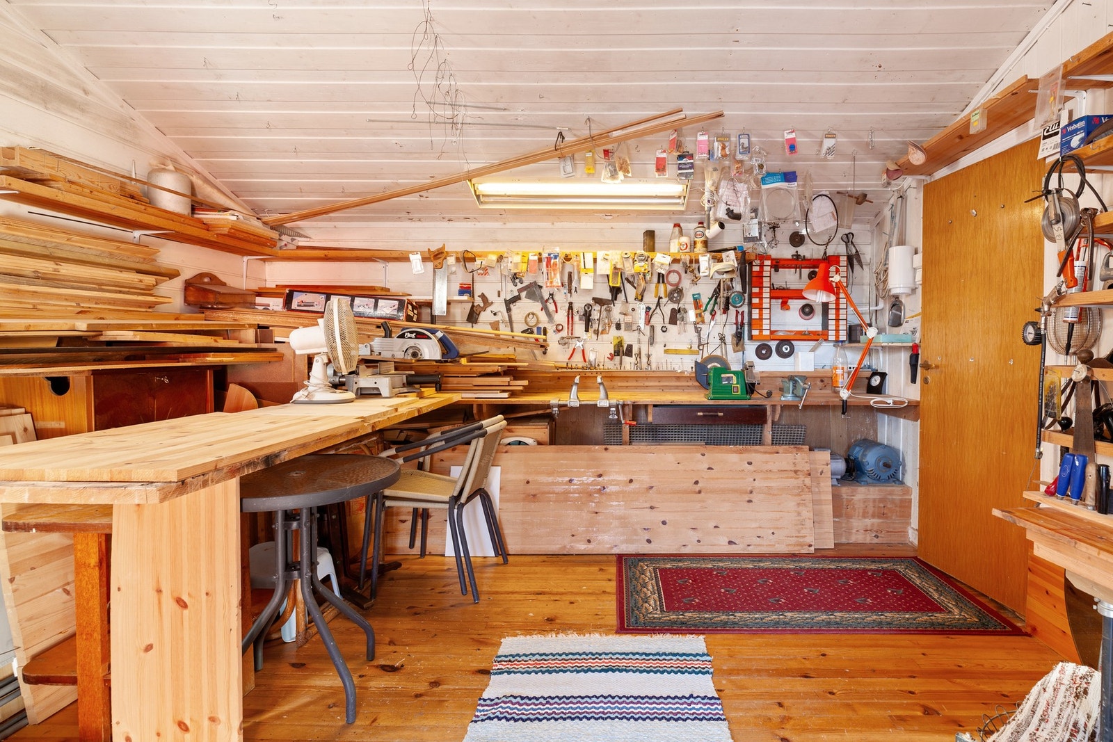 Hobbyrom med tilhørende bodareal, inngang fra terrasse. Galleribilde