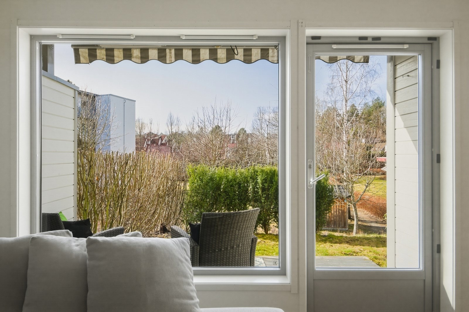 Store vindusflater sikrer gode lysforhold. Galleribilde