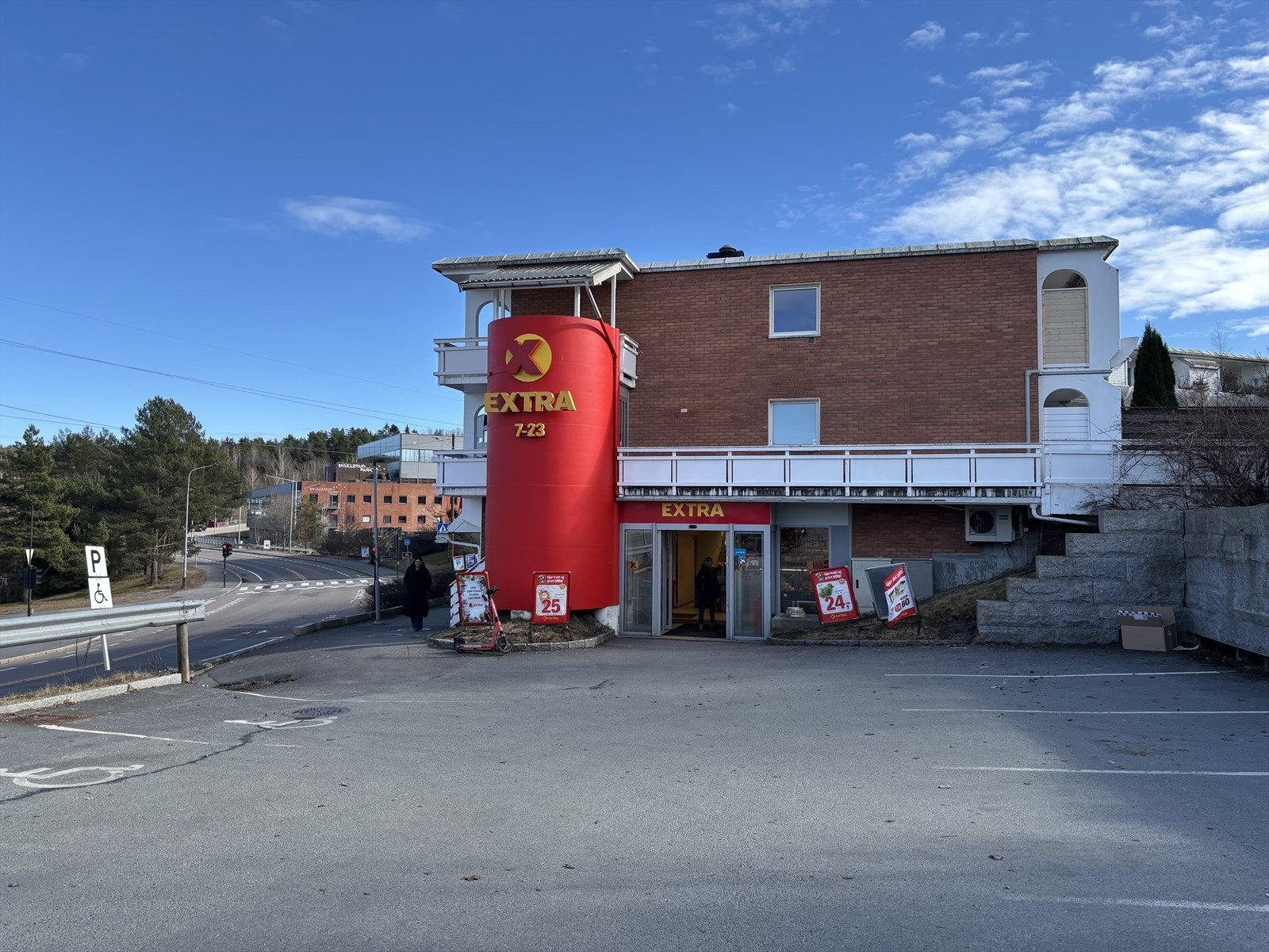 Nærmeste butikk er forøvrig Coop Extra og er i tøffelavstand fra leiligheten Galleribilde