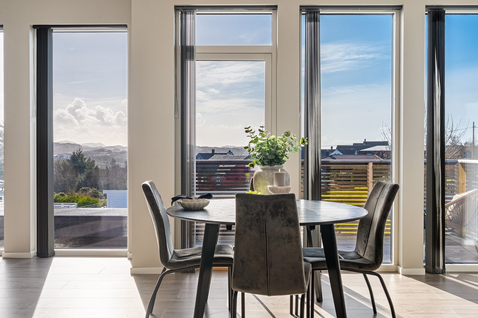 - Her bor man i rolige omgivelser uten sjenerende innsyn - Galleribilde