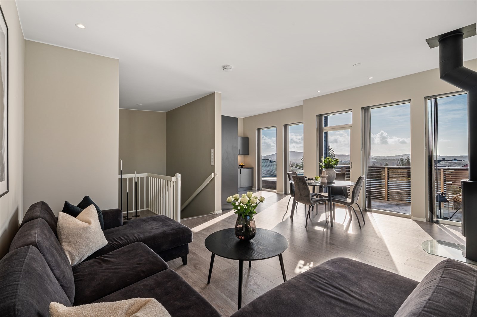 - Bosett deg i en innholdsrik tomannsbolig med flotte kvaliteter både innvendig og utvendig! - Galleribilde