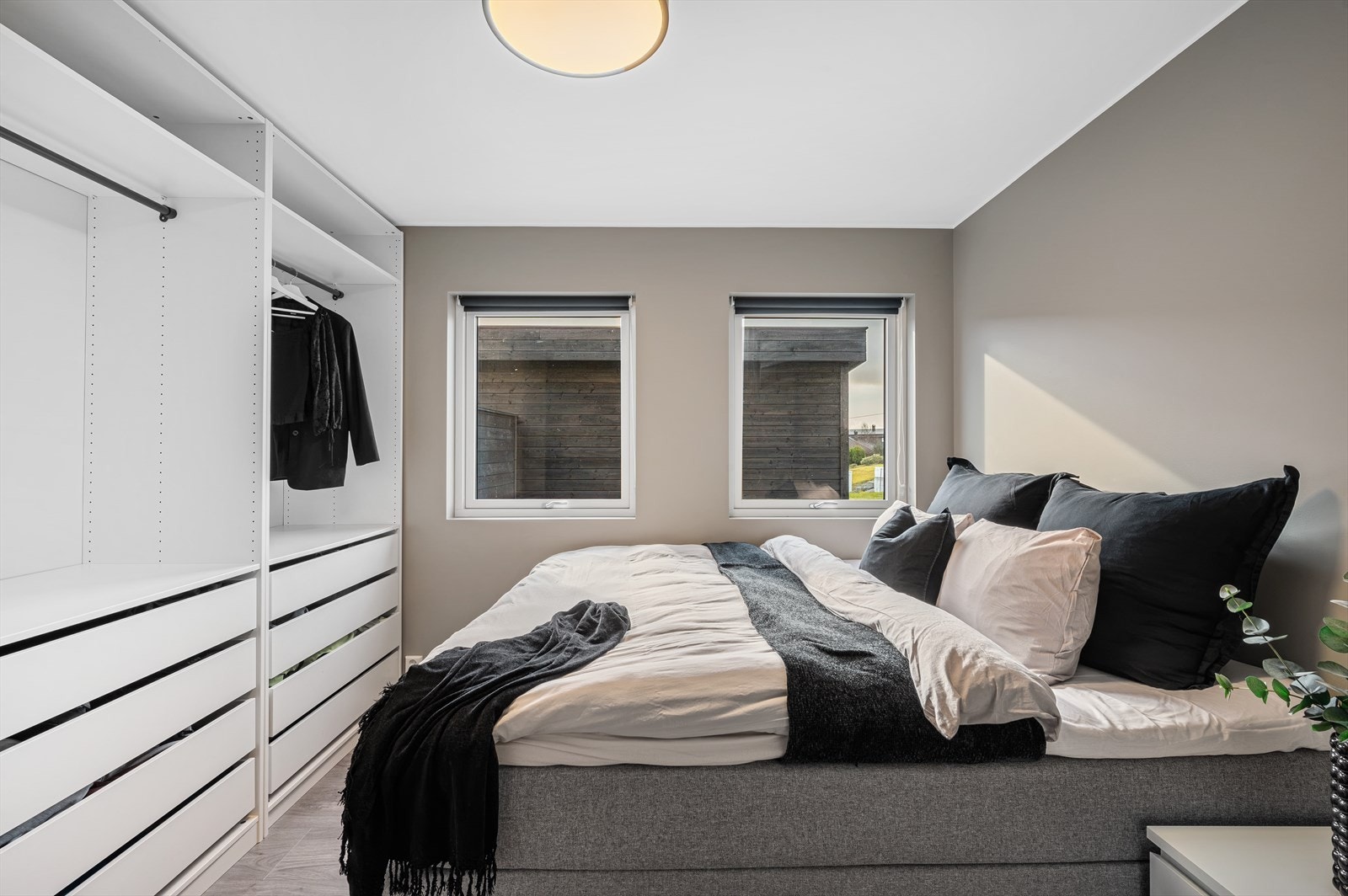 - Boligen har totalt fire soverom - Galleribilde