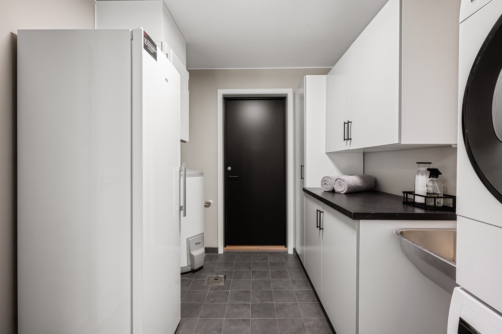 - Vaskerommet måler ca. 7,7m² og har god plass til alt av vaskeutstyr - Galleribilde