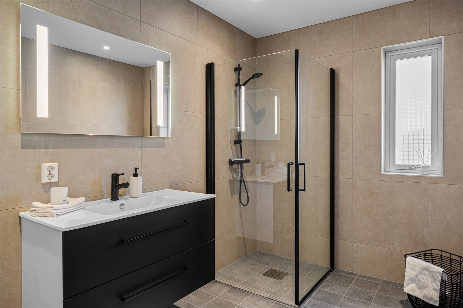 - Badet måler 6,8m² - Galleribilde