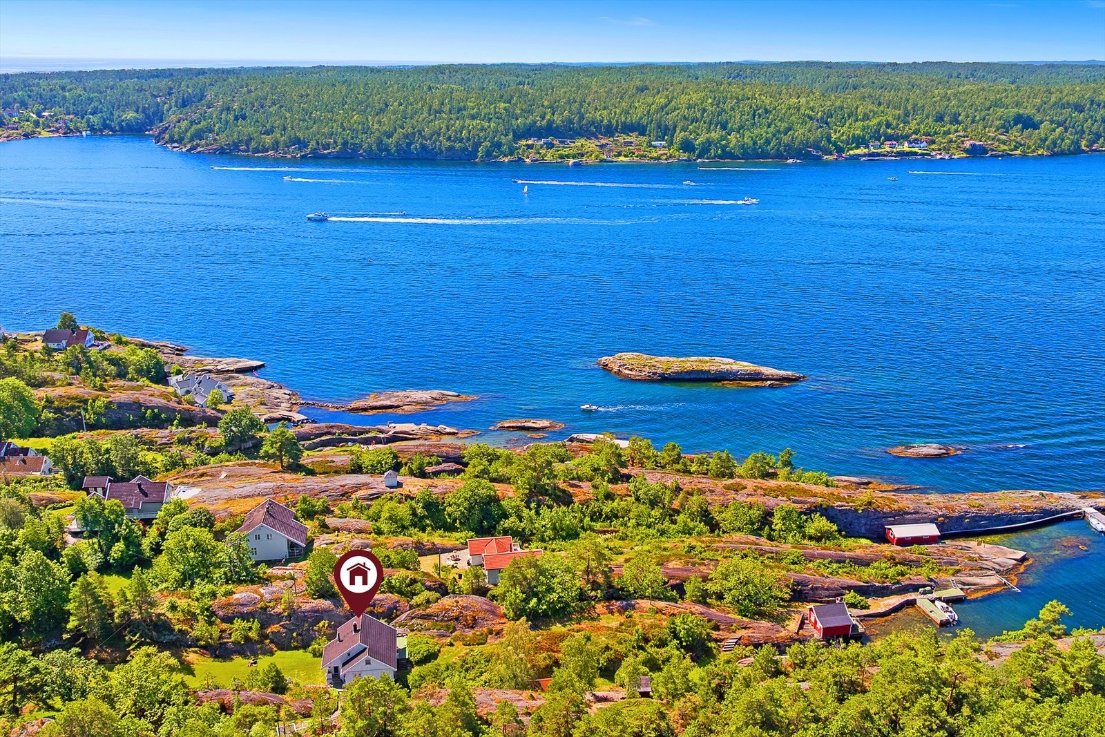 Her kan du nyte solen fra tidlig til sent mens du beundrer den vakre utsikten og det yrende båtlivet, som er spennende å observere fra akkurat passe avstand. Galleribilde