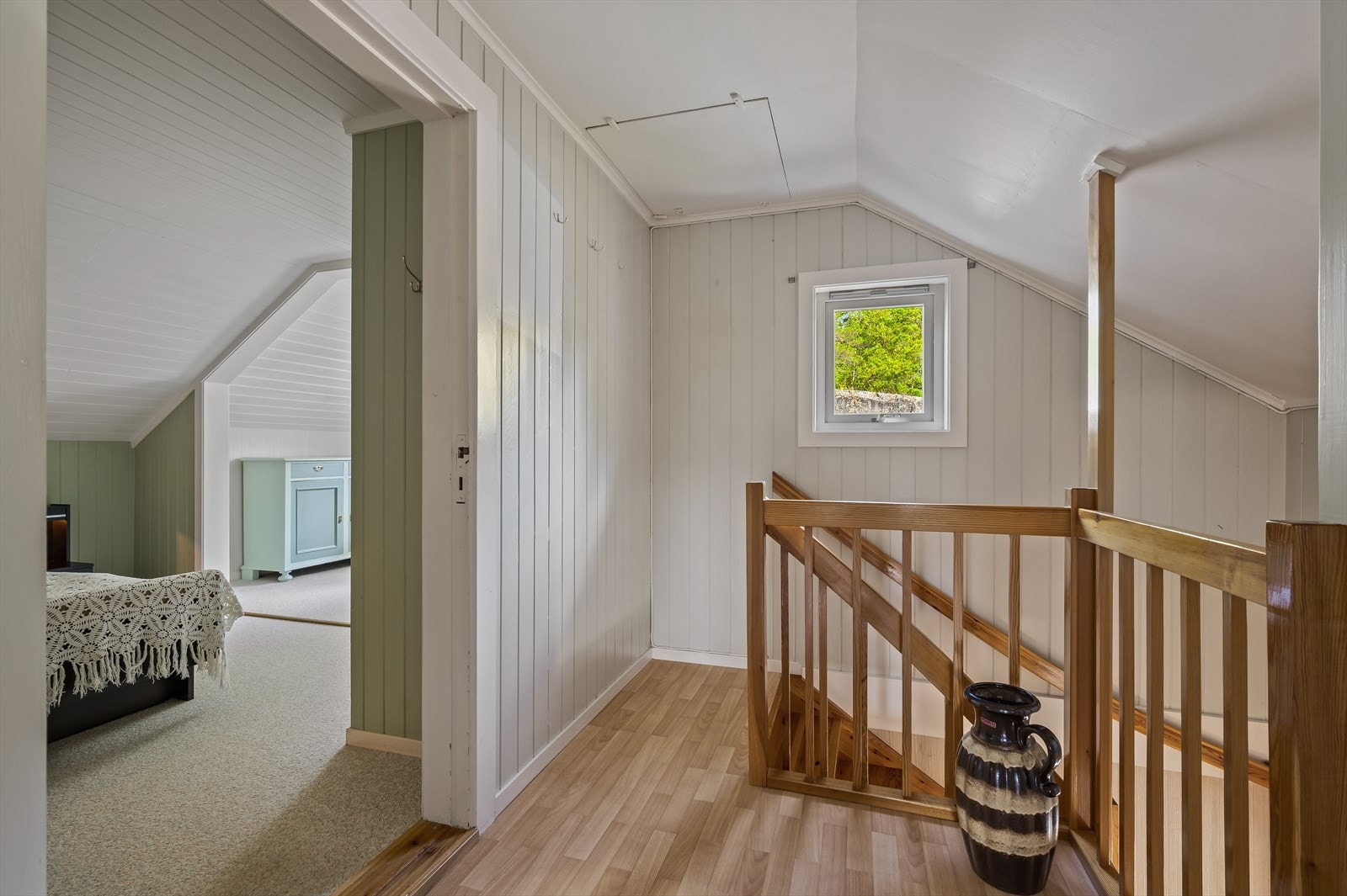 I boligen 2. etasje er det gang og to soverom. Galleribilde