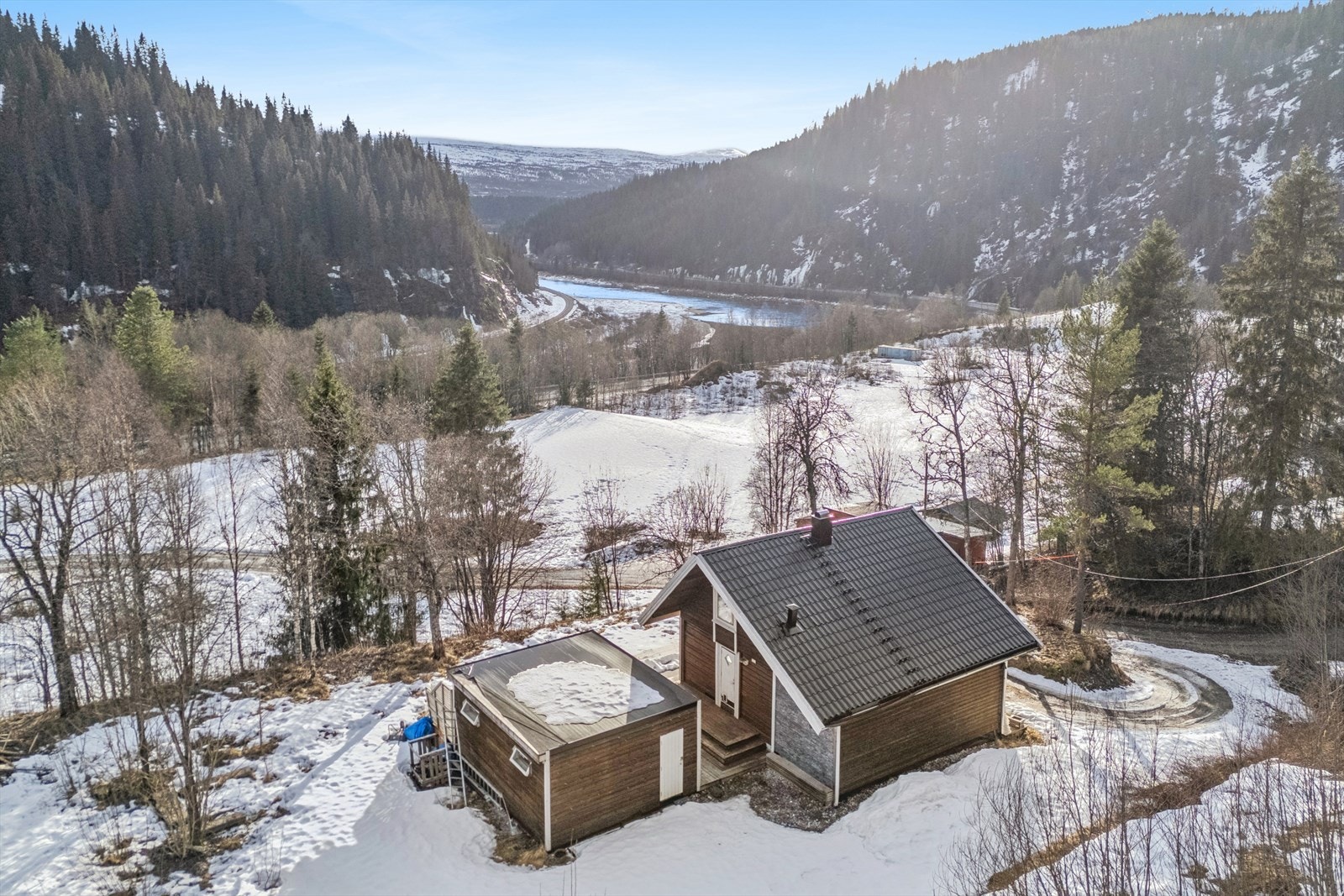 En mindre enebolig beliggende i landlige omgivelser i Jamtlia. Galleribilde