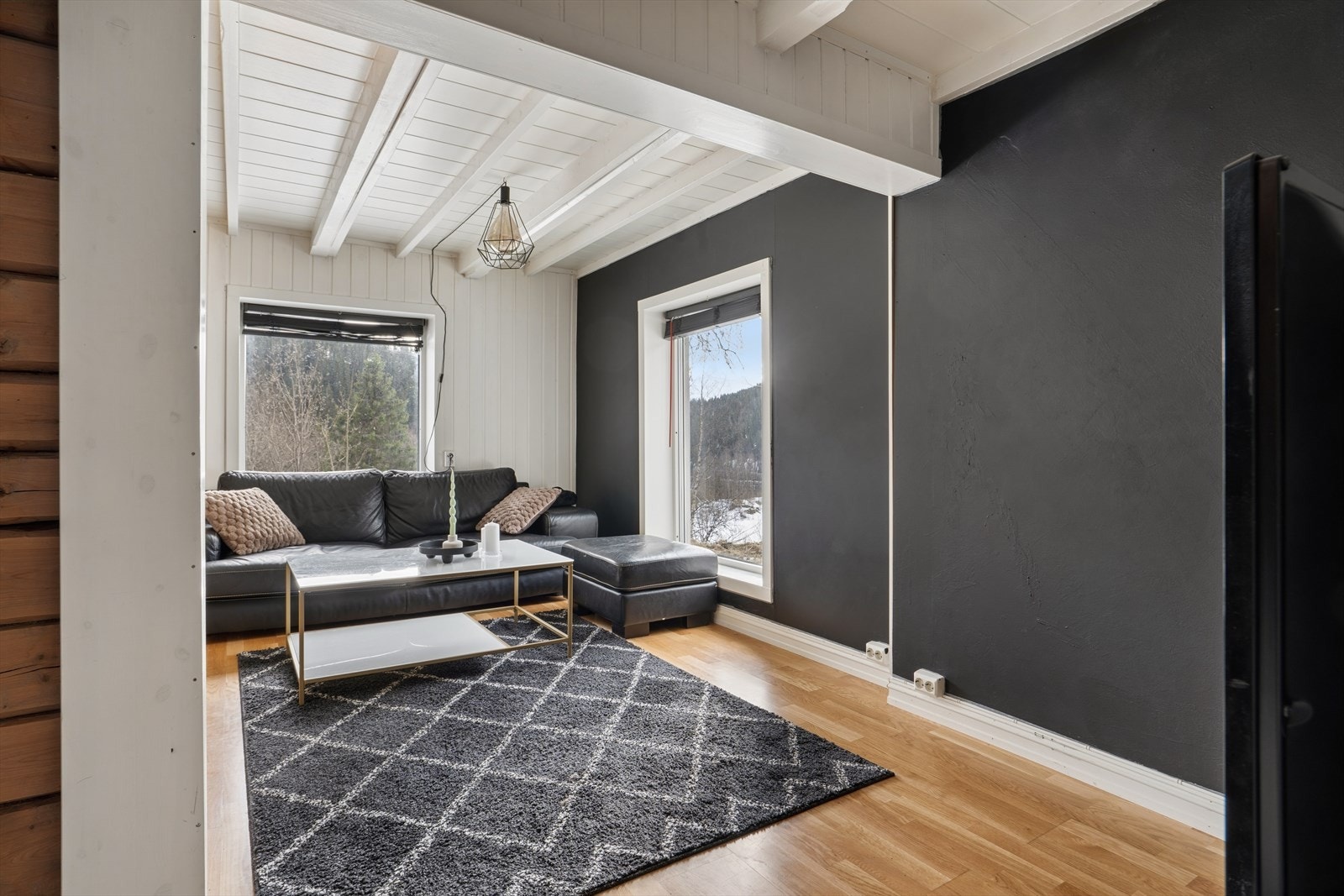 Boligen er av eldre byggeår, men ble modernisert i perioden 2014-2018. Galleribilde