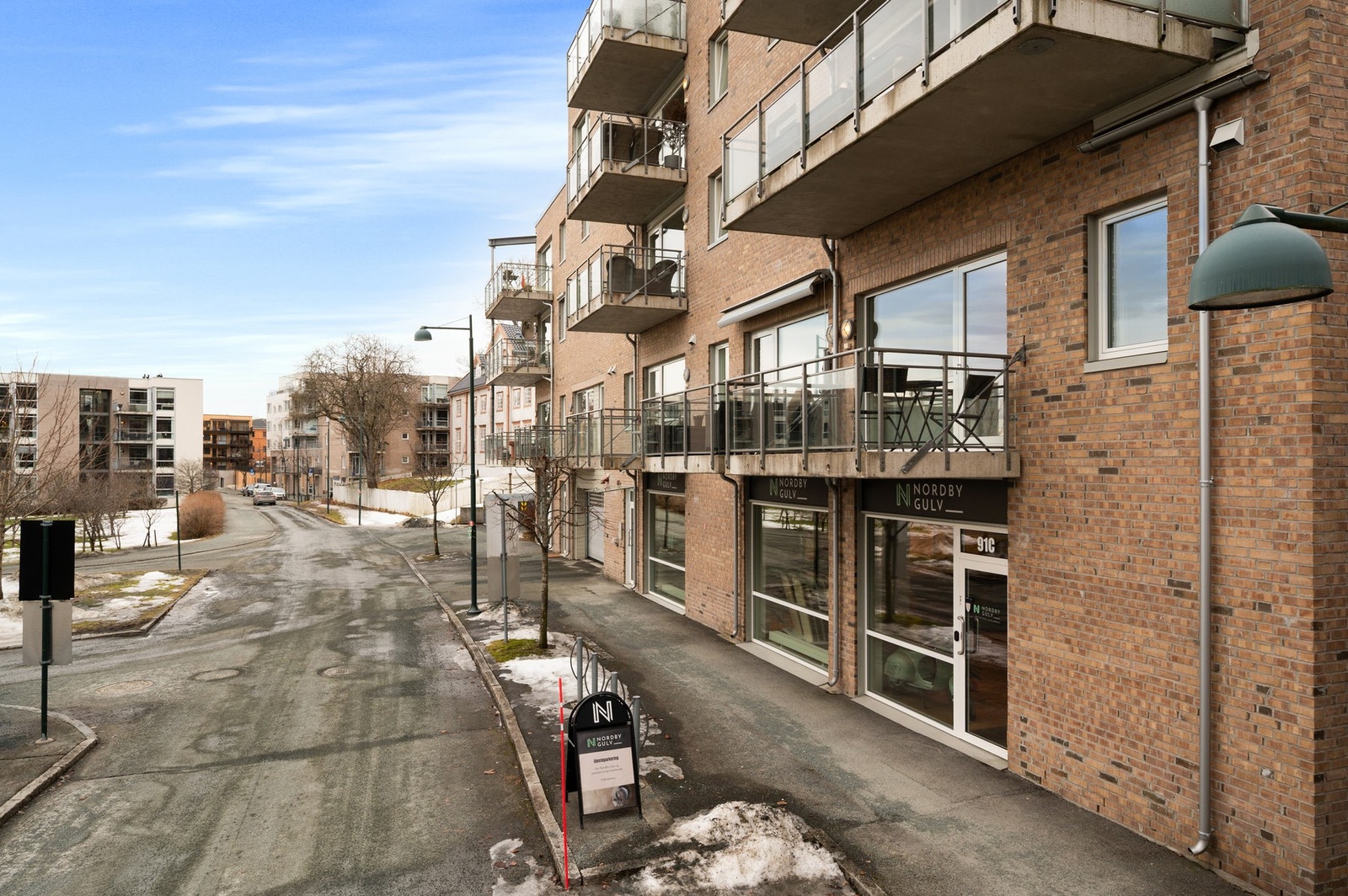 Området byr på en kombinasjon av urbane kvaliteter og nærhet til sjø og turområder. Galleribilde