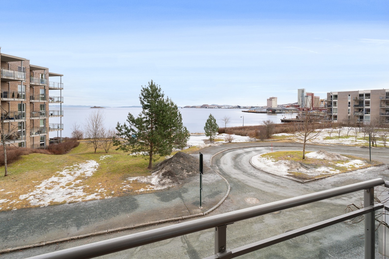 Extra-konsept inkludert i månedlige felleskostnader; Treningsrom, resepsjon, badstue & utleieleiligheter til eventuelle besøkende. Galleribilde