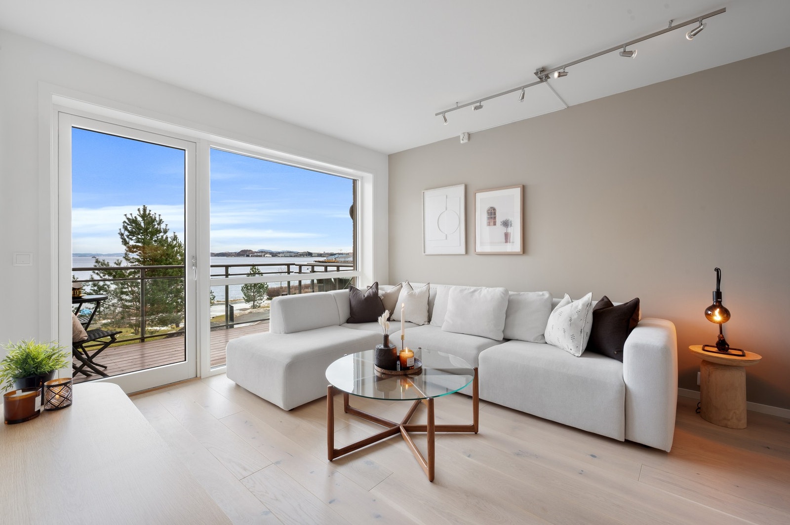 Leiligheten har en ypperlig beliggenhet i 2.etasje med gode oppholdsrom som er lett å innrede. Galleribilde