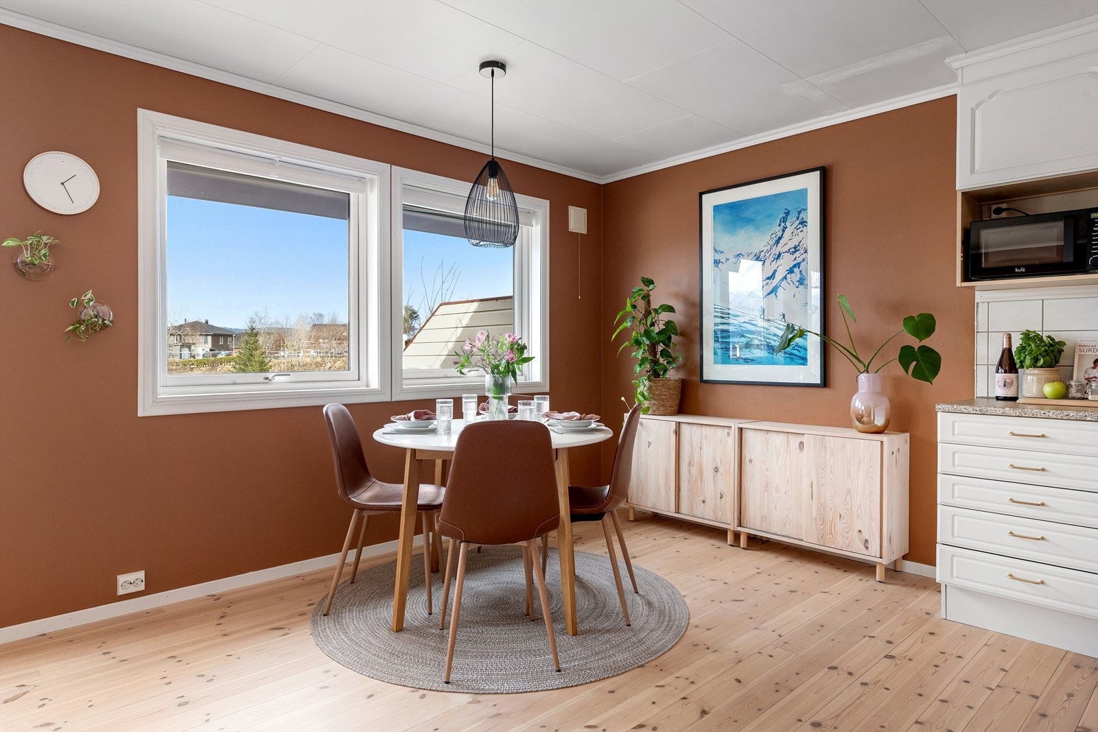 God plass til spisebord i tilknytning til kjøkkenet. Galleribilde