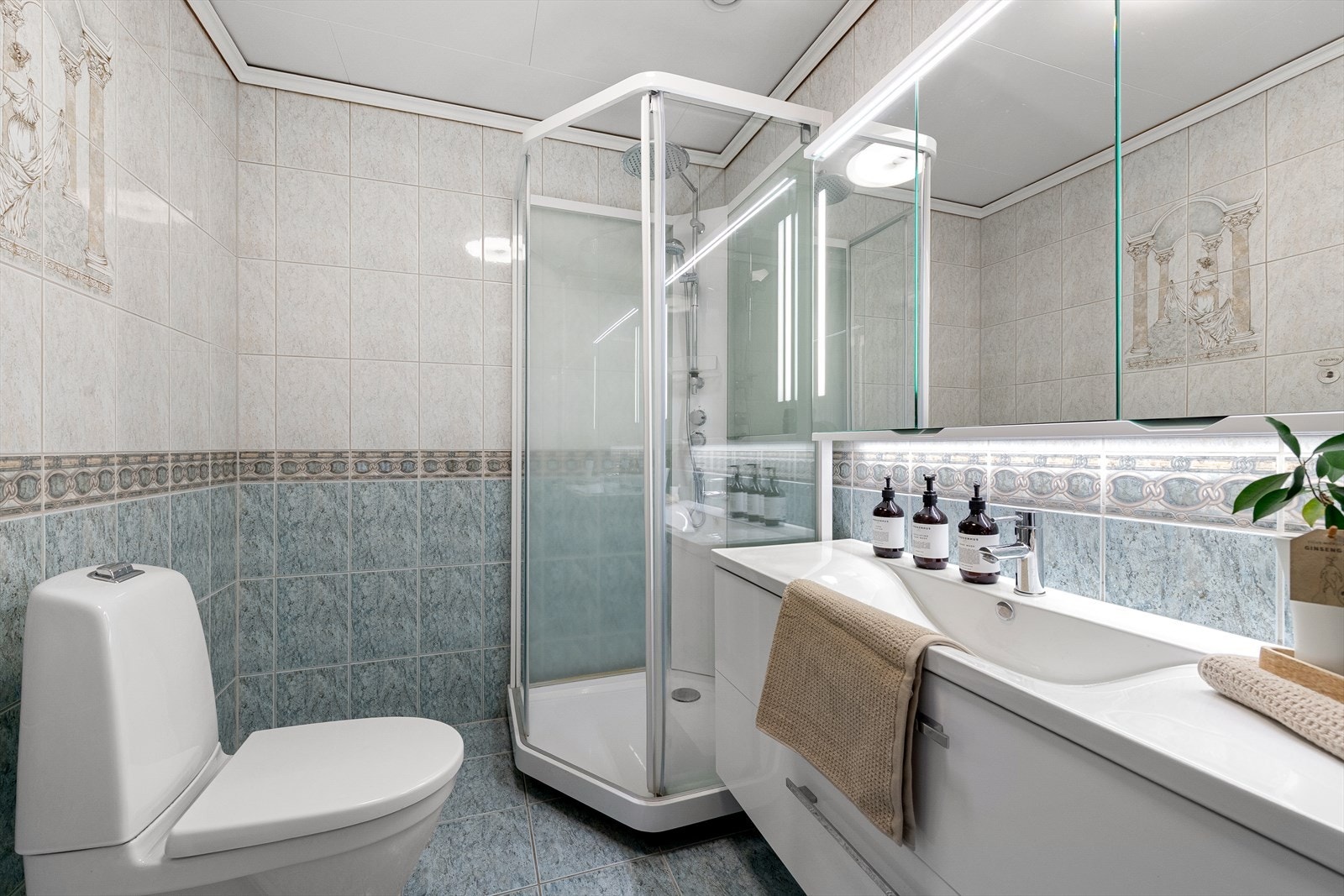 Helfliset bad/wc med varmekabler i gulv. Galleribilde