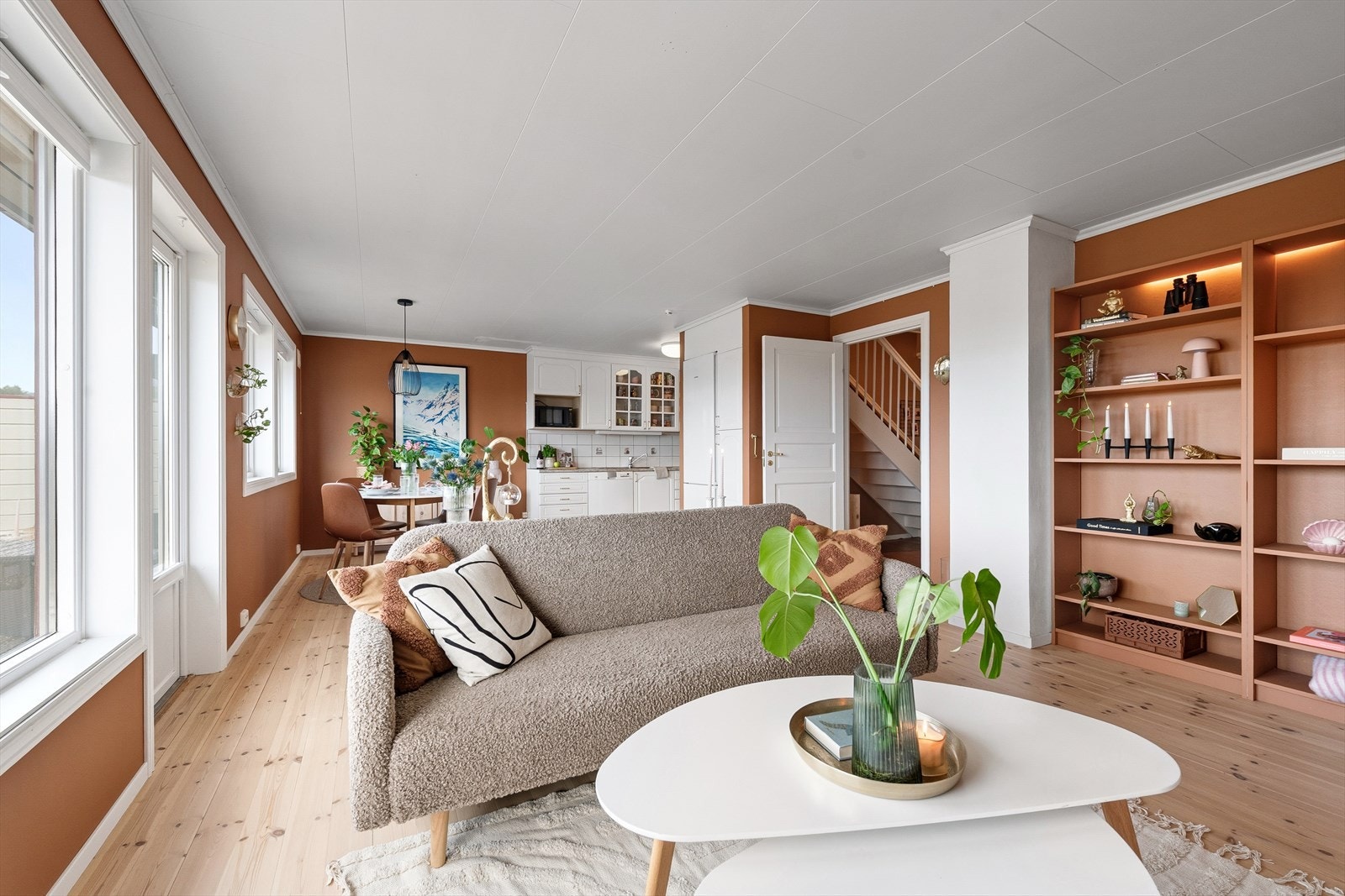 Kjøkkenet ligger delvis skjermet. Galleribilde