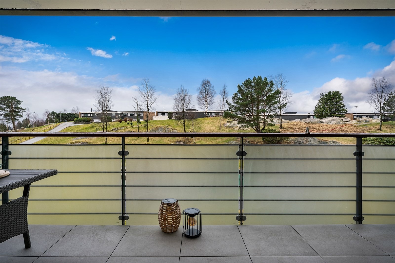 - Balkongen strekker seg utover et areal på 15,4 m² - Galleribilde