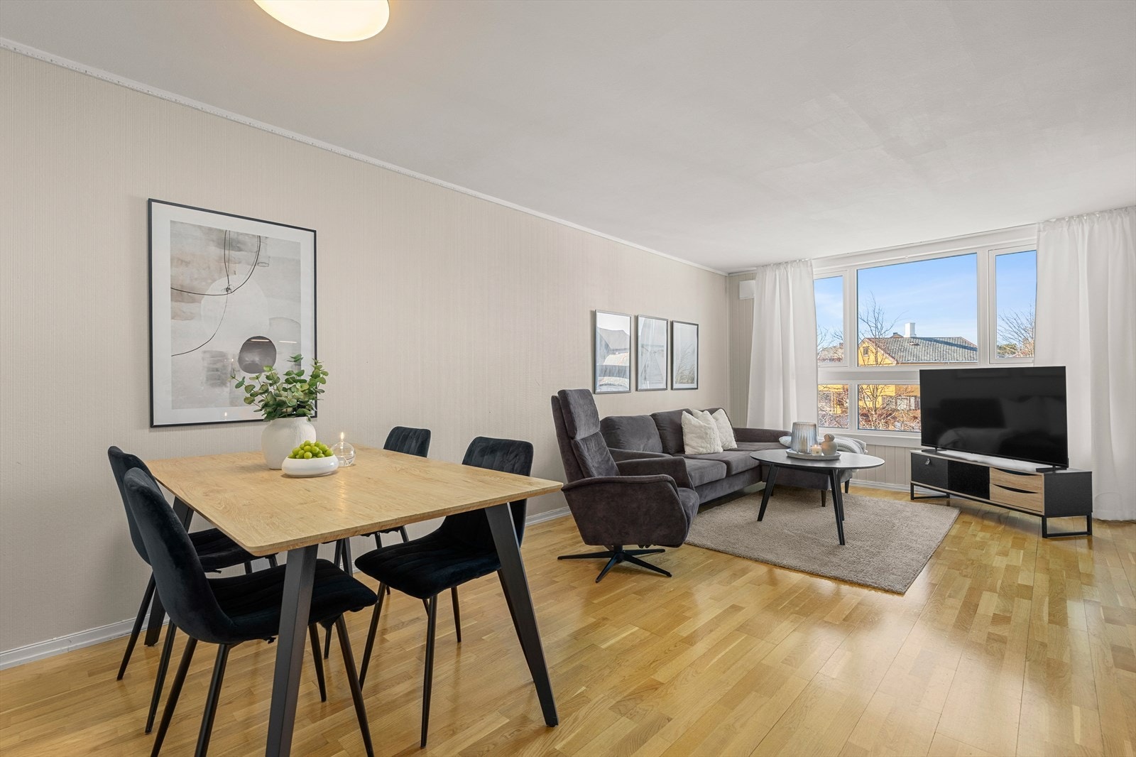 Din lokale eiendomsmegler Fredrik Rindahl v/Notar har gleden av å presentere denne flotte leiligheten i Langveien 72! Galleribilde
