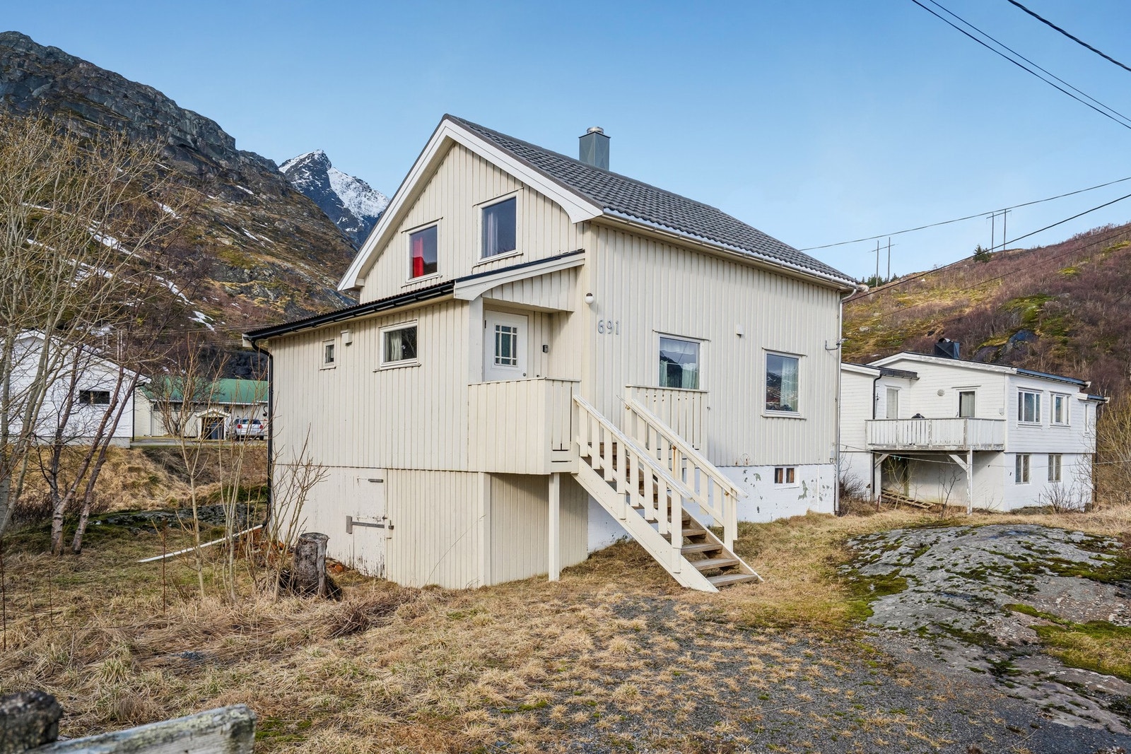 Velkommen til Flakstadveien 691 - Presentert av EiendomsMegler1 Leknes. Foto: EFKT Galleribilde