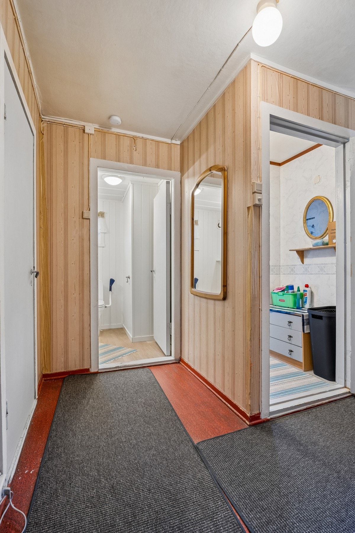 Toalettrommet ligger like ved bad/vaskerom. Galleribilde