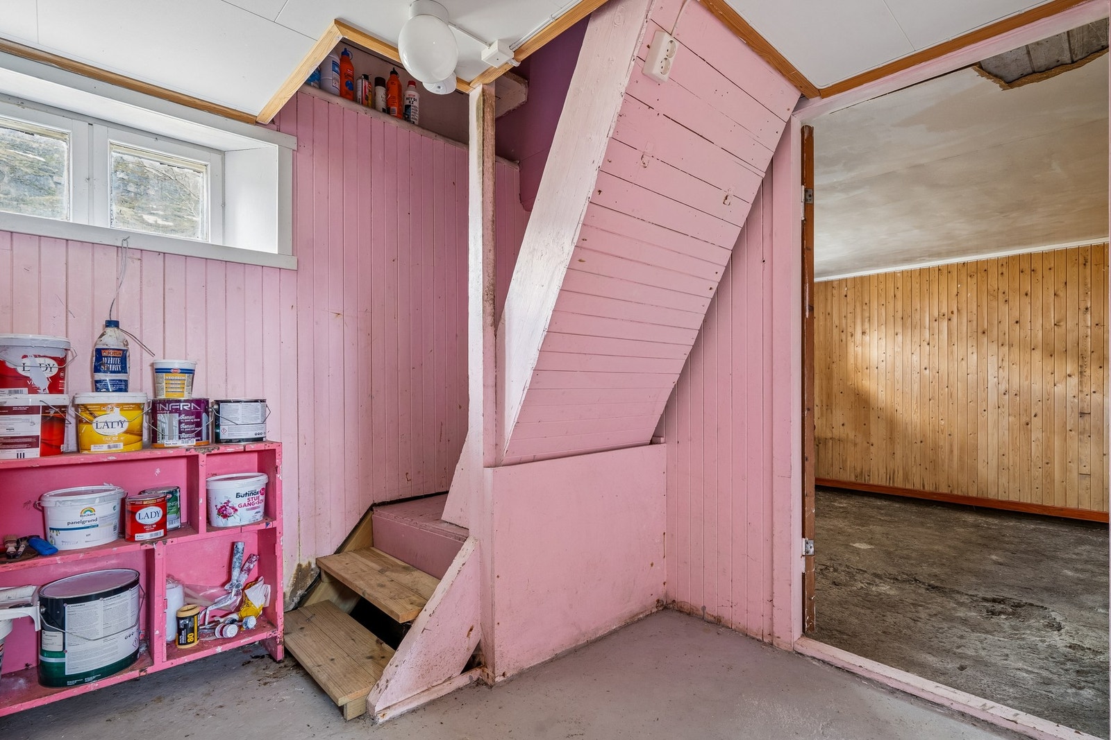 Trapp ned til kjelleretasjen. Galleribilde