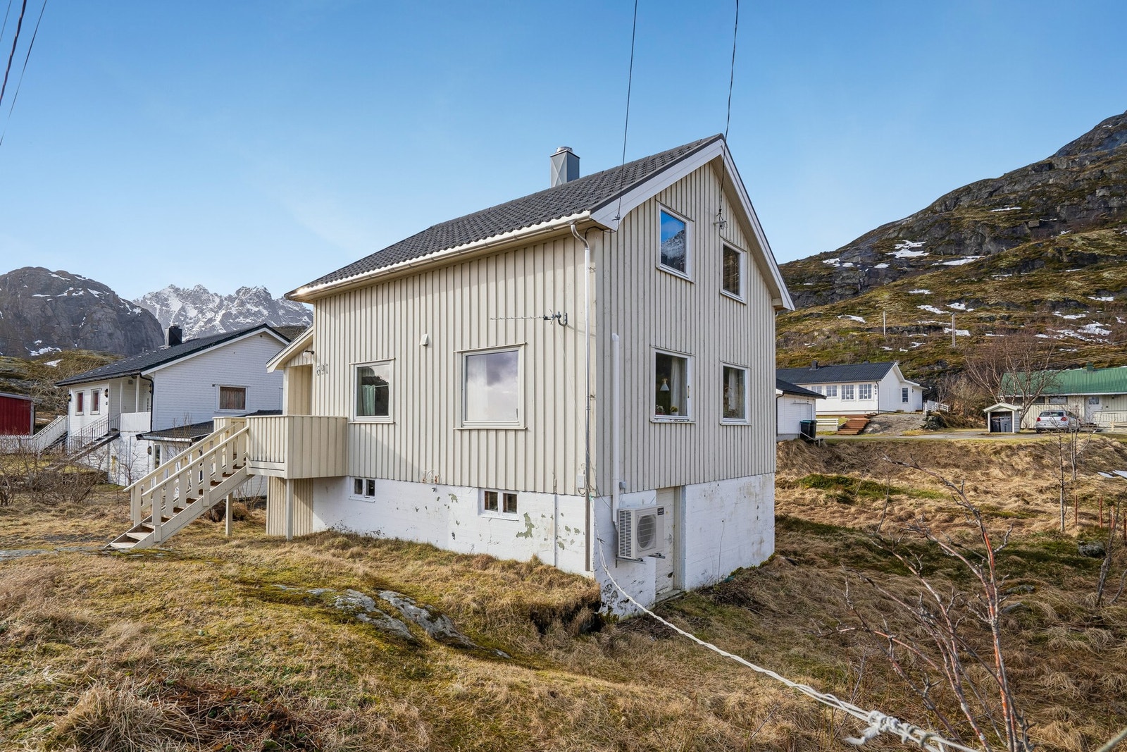 I nærområdet finner du populære tur- og friluftsområder med alt fra fjellturer til kyststier og fiskemuligheter. Galleribilde