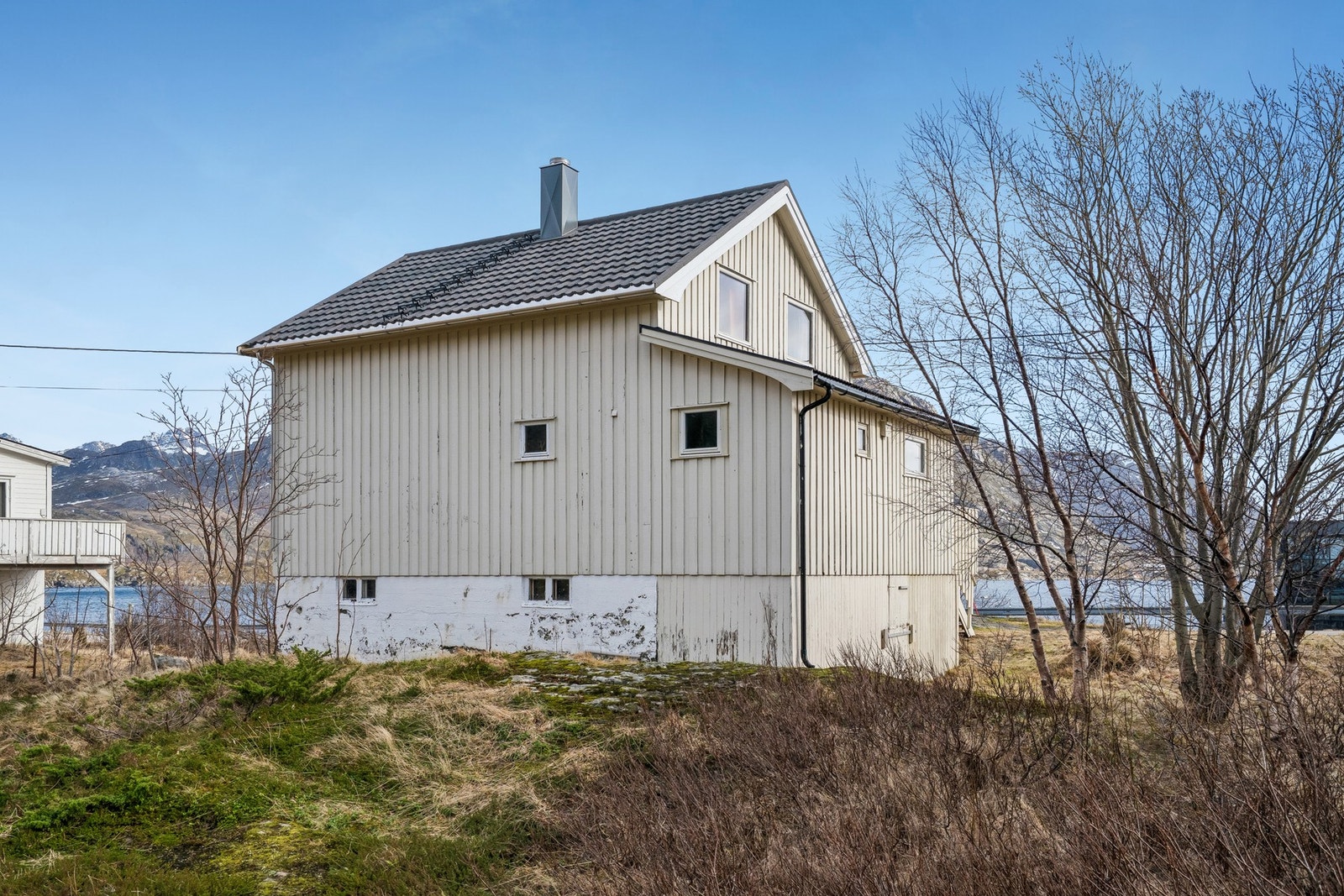 Lofoten er et eldorado for friluftsinteresserte med muligheter for sykling, klatring, skigåing, kajakkturer, surfe, spille golf og mange flere aktiviteter. Galleribilde