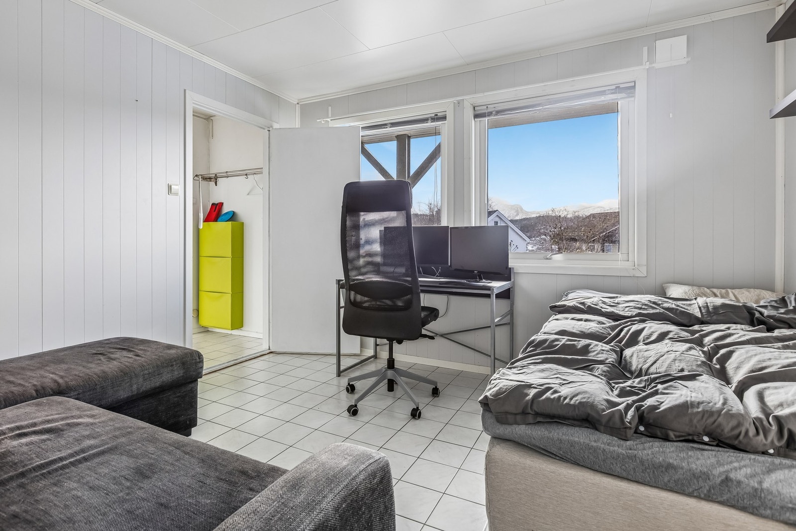 Hybelleilighet - stue/soverom Galleribilde