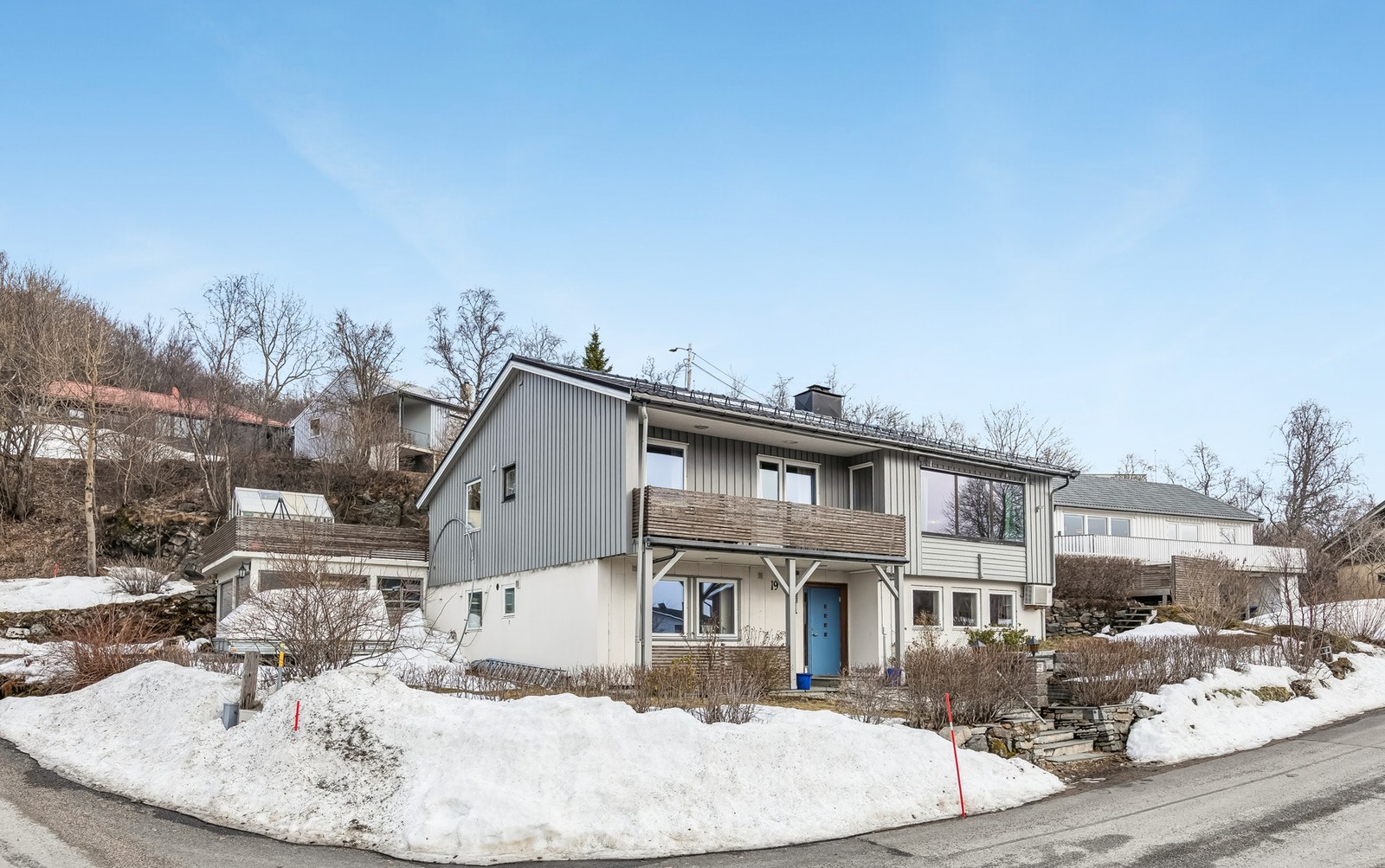 EiendomsMegler 1 v/ Bente Norhild Larsen ønsker velkommen til Gangsås allé 19 - en spennende enebolig med hybelleilighet Galleribilde