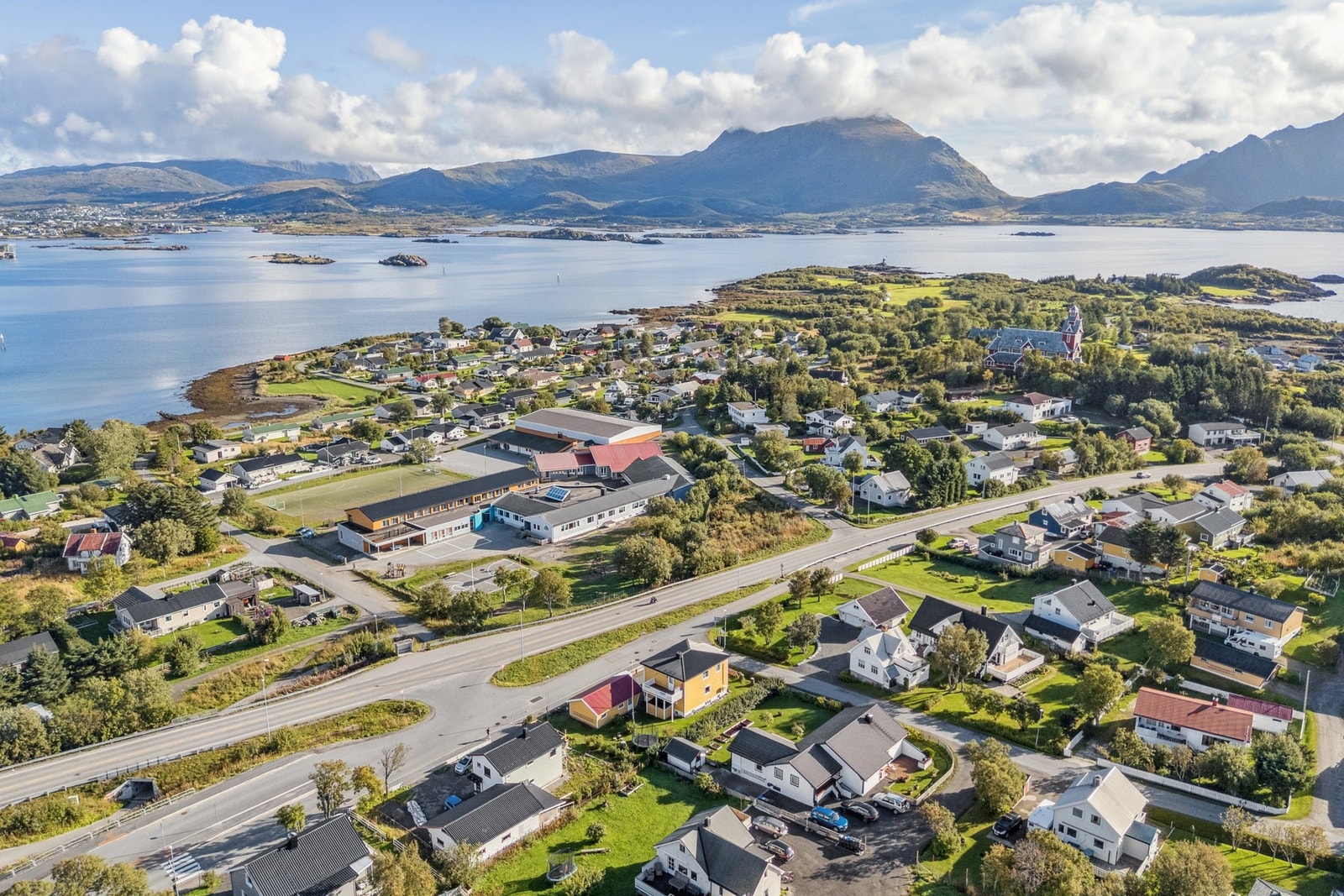 Boligen ligger på Gravdal med gangavstand til barnehage, skoler, sykehus og butikk. Galleribilde