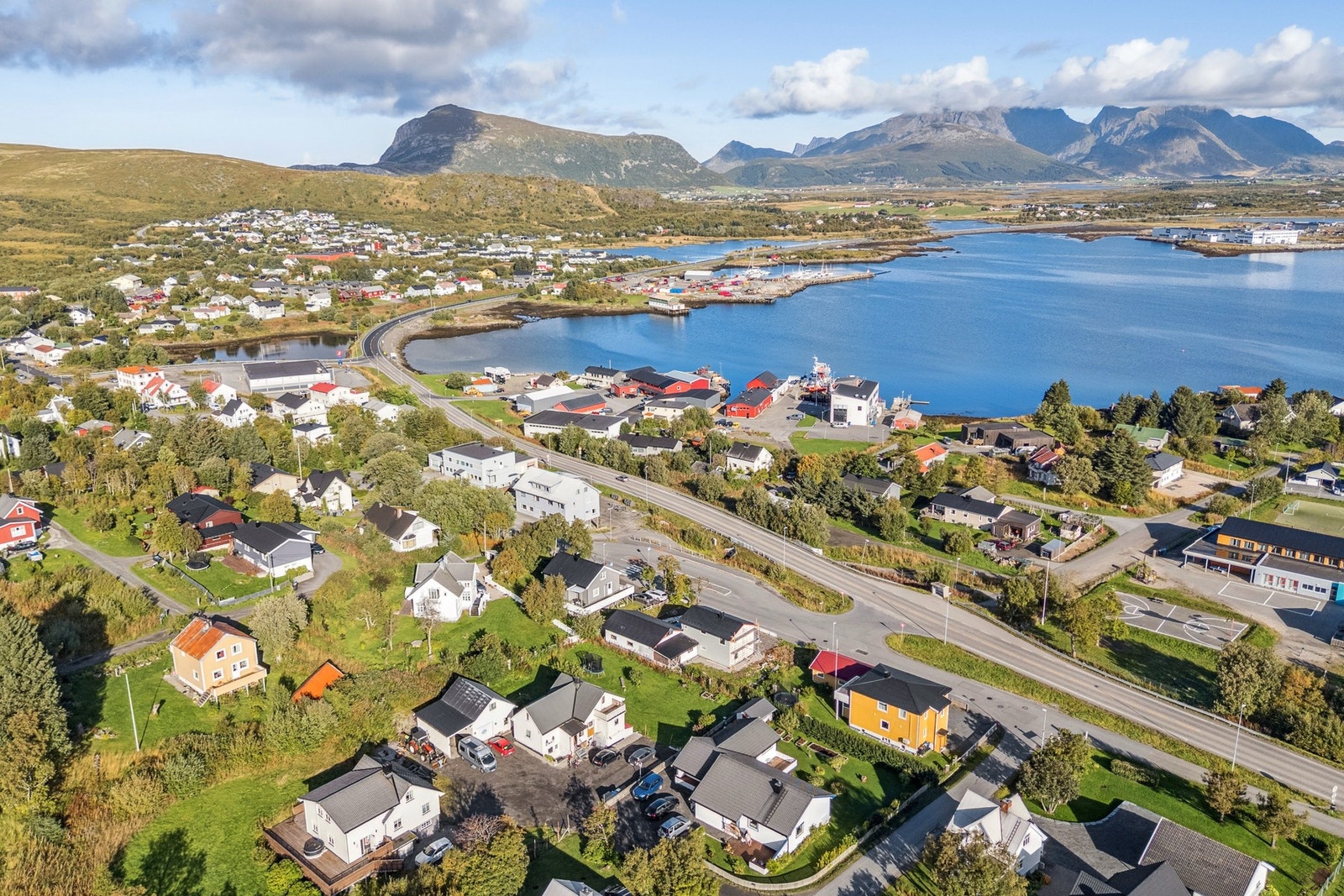 Velkommen til Gravdalsgata 41 - Presentert av EiendomsMegler1 Leknes. Foto: EFKT Galleribilde