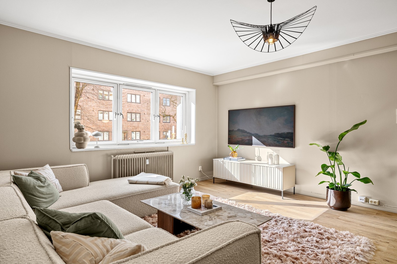 Dette er en lys og innbydende 2-roms med god planløsning og fin størrelse på alle rom. Galleribilde