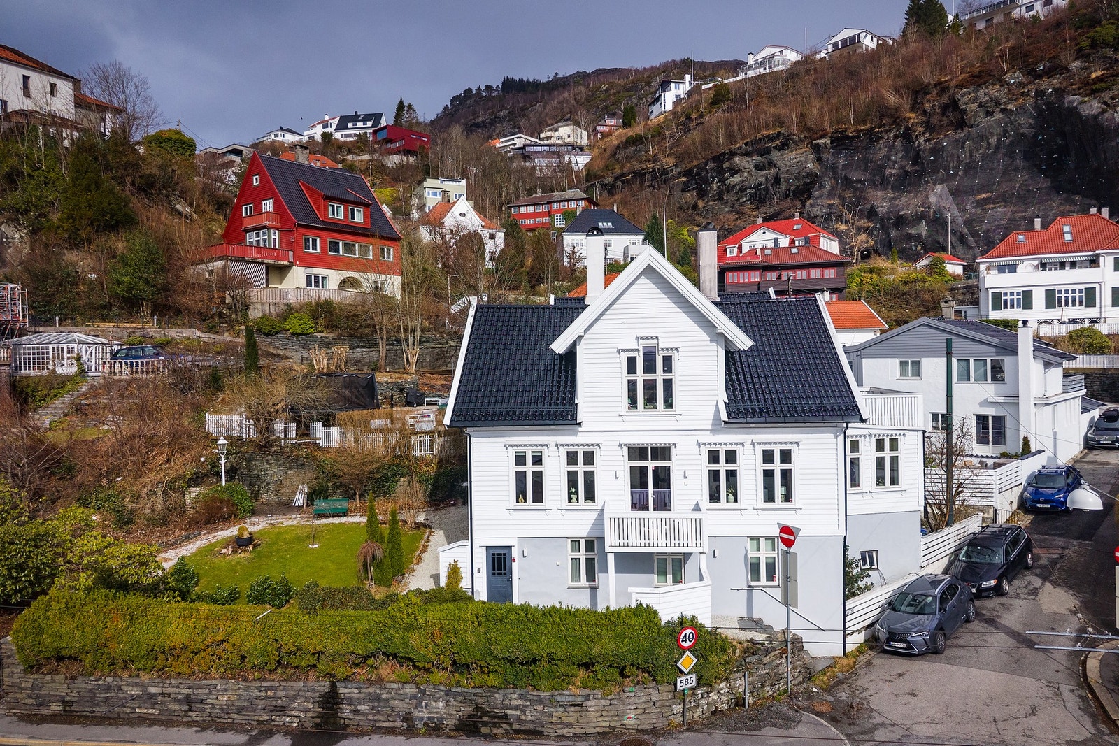 Et klassisk hus som ble omfattende pusset opp og etterisolert i 2016. Galleribilde