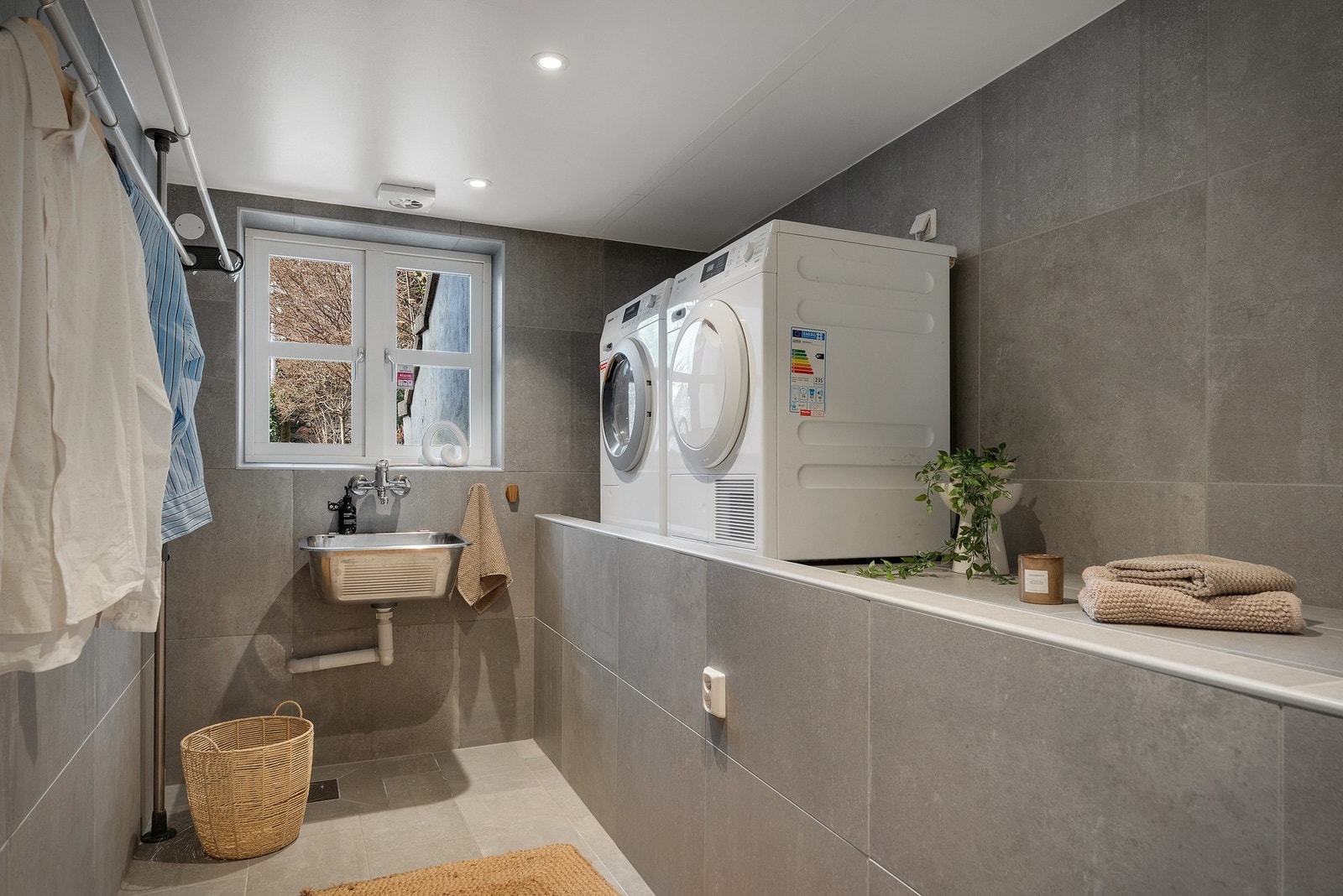 Bod i underetasjen, med varmekabler i gulv. Adkomst ned en felles baktrapp fra leiligheten. Galleribilde