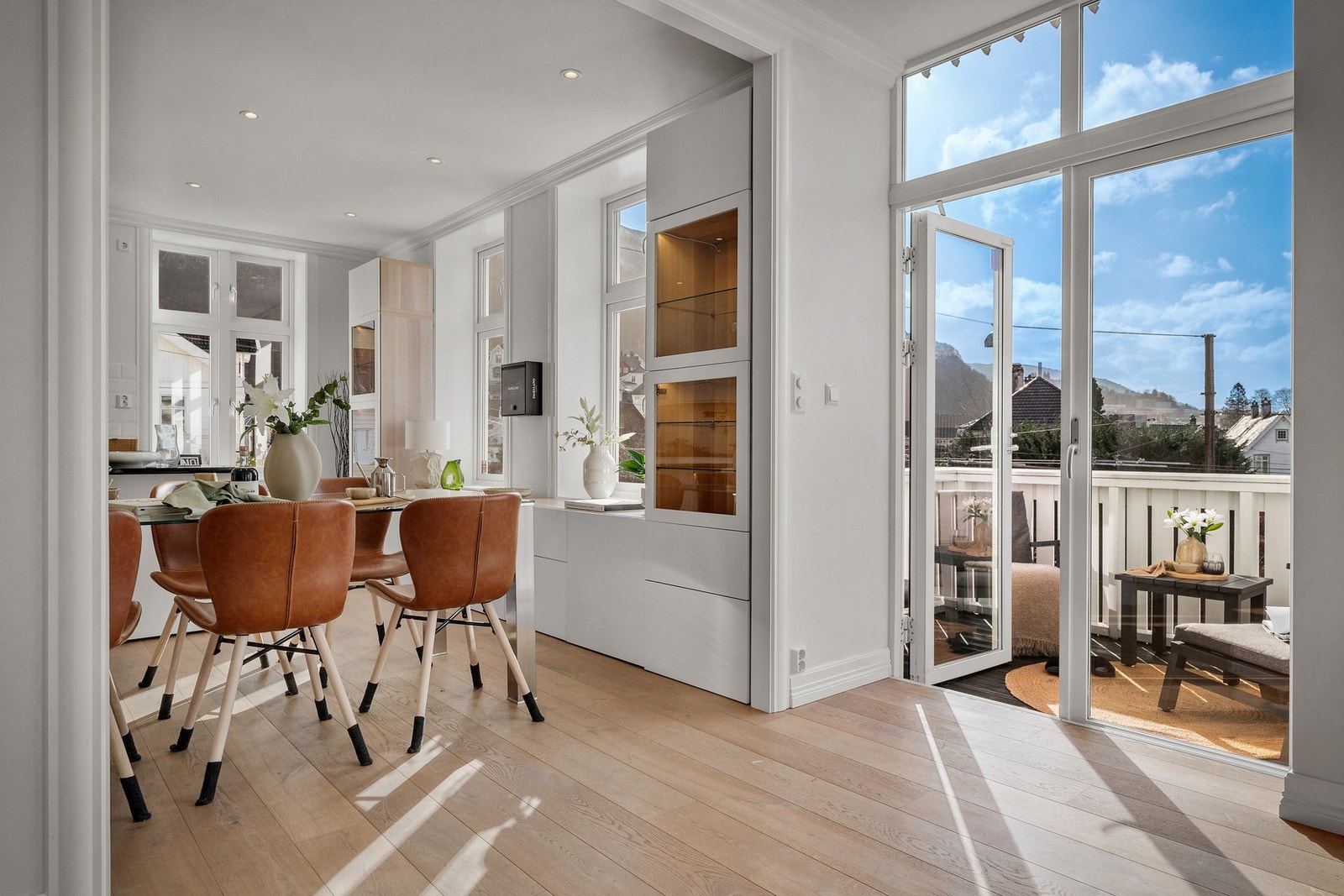 Her får du sommeren inn i stuen, når solen titter fram. Galleribilde