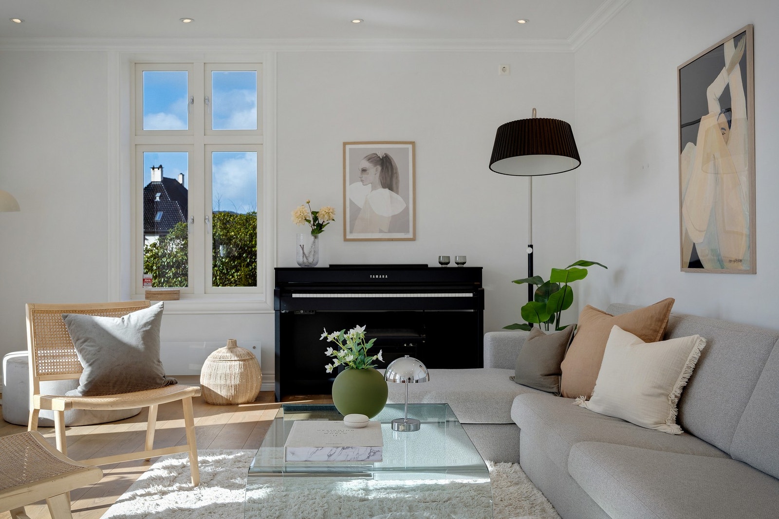 Parkett på gulv og rikelig takhøyde. Galleribilde