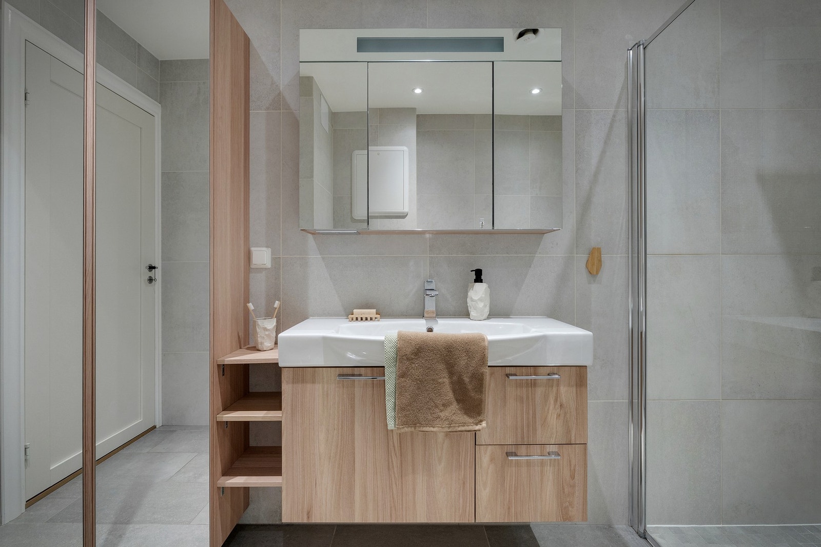 Det er elektrisk avtrekksvifte på badet. Galleribilde