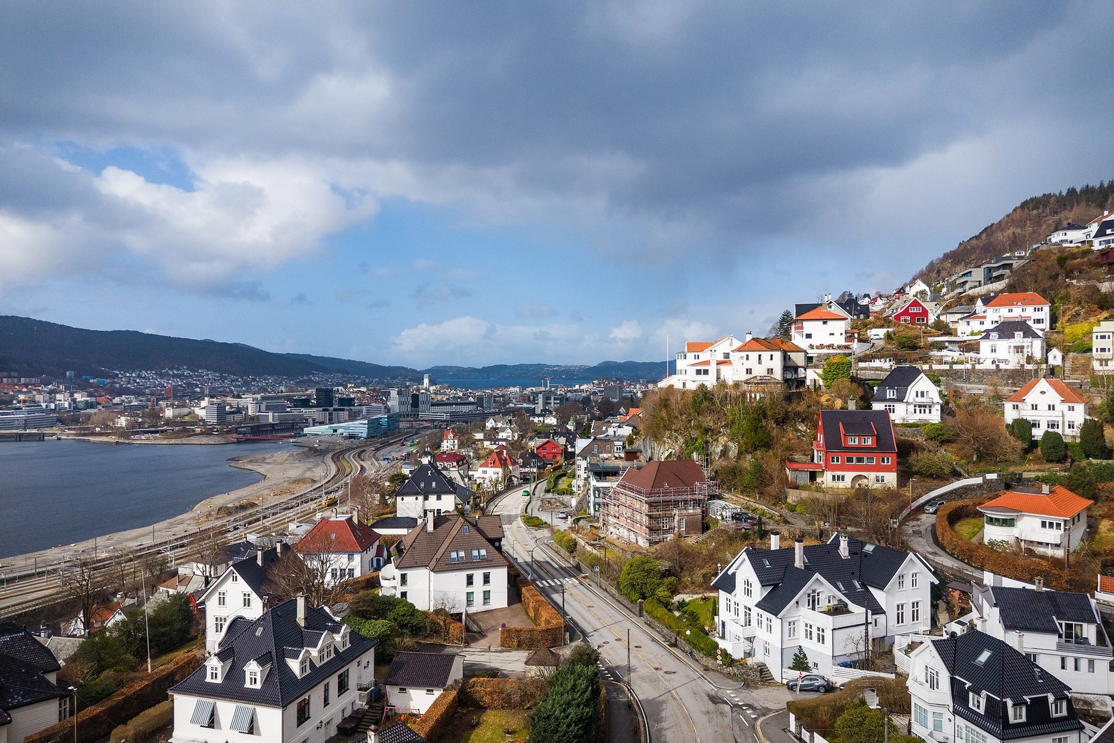 Kort vei til byen. Bystranden kommer etterhvert også. Galleribilde