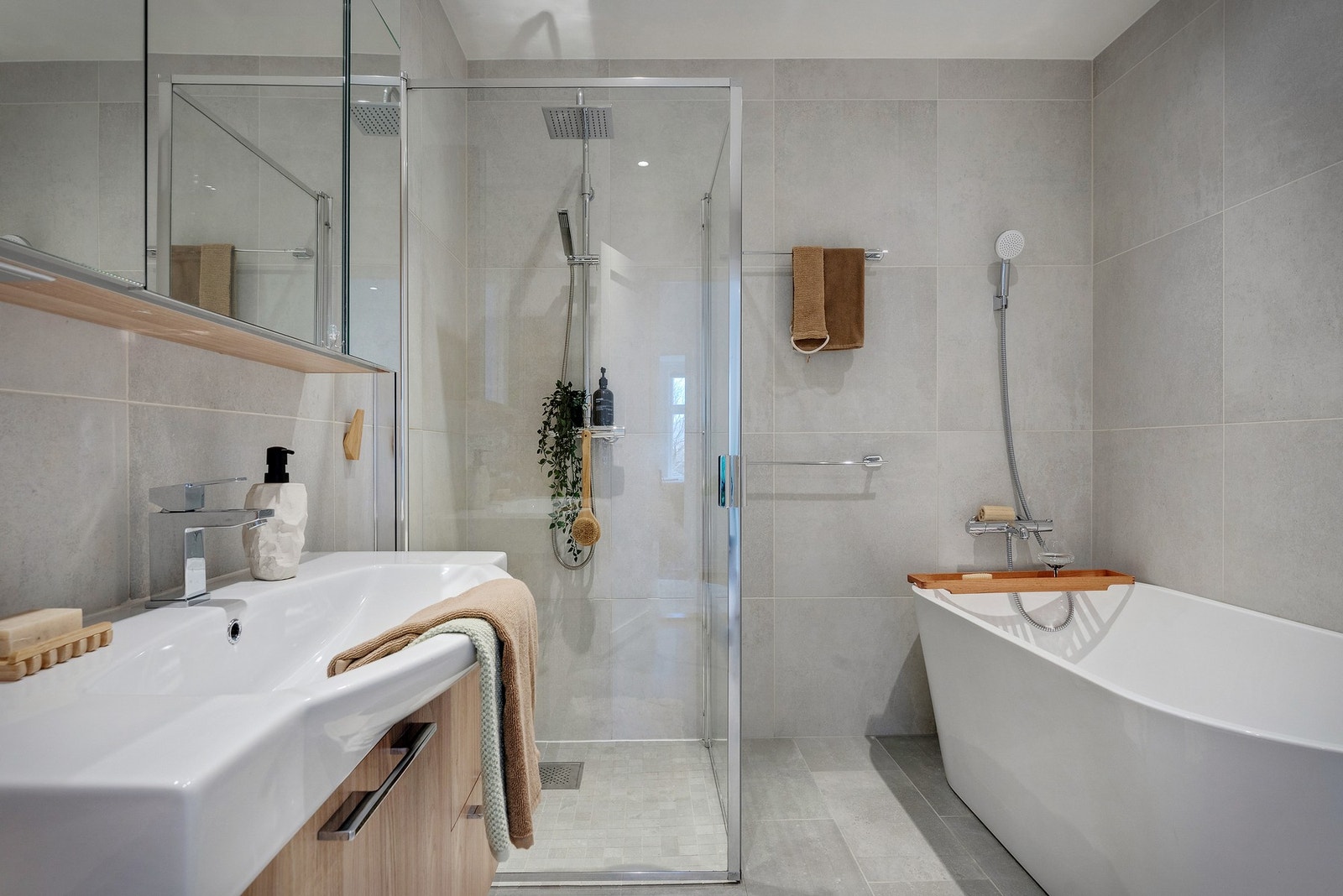 Varmekabler i gulv, rør-i-rør røropplegg. Galleribilde