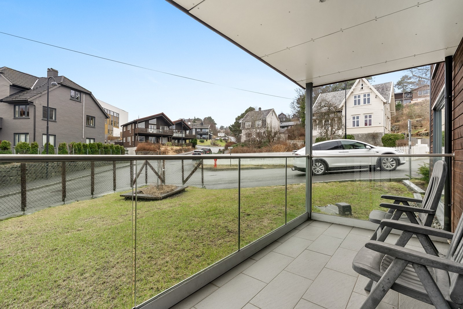 Lys og innbydende leilighet med solrik terrasse og garasjeplass Galleribilde