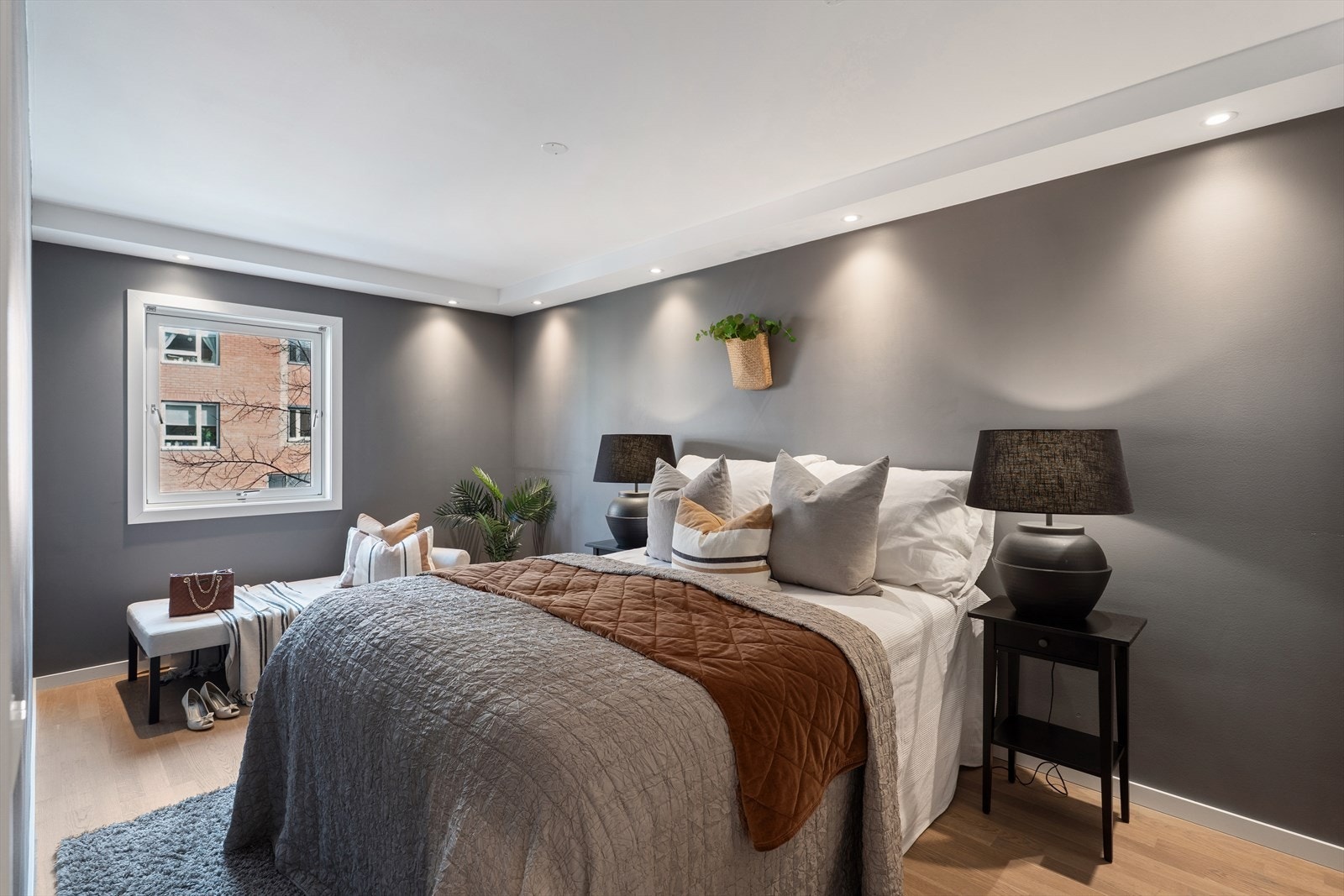 Hovedsoverom med god plass til dobbeltseng Galleribilde