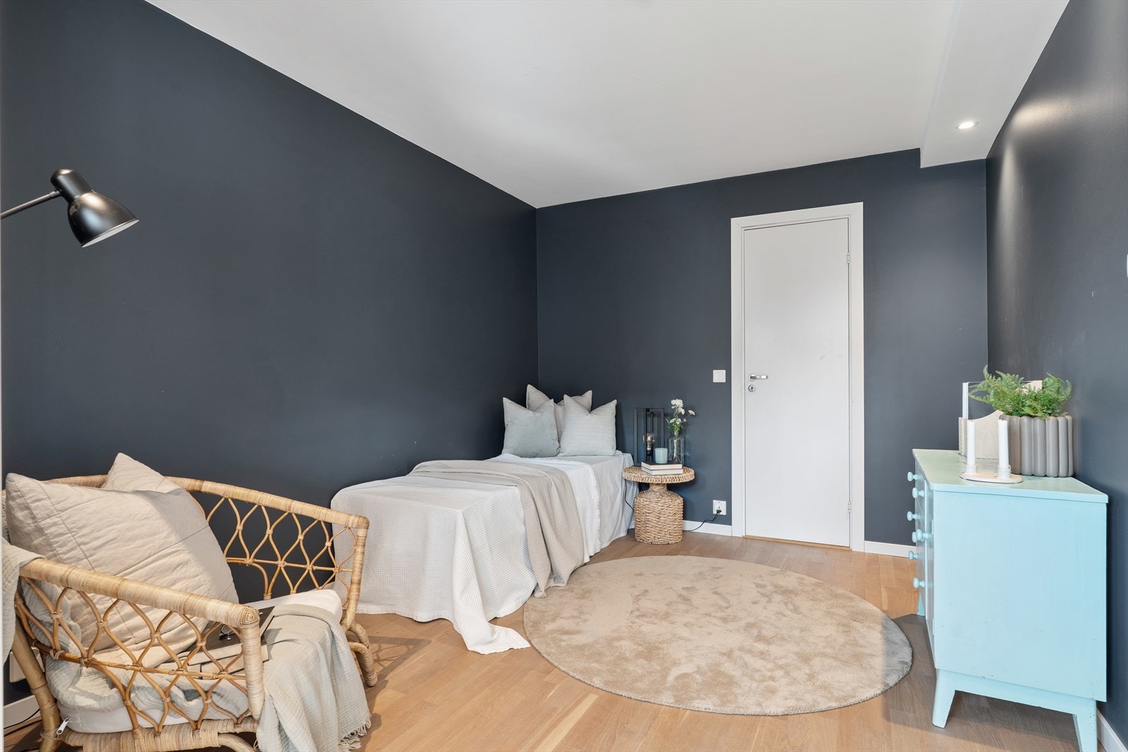 Soverom nr. 2 med direkte adkomst til badet Galleribilde