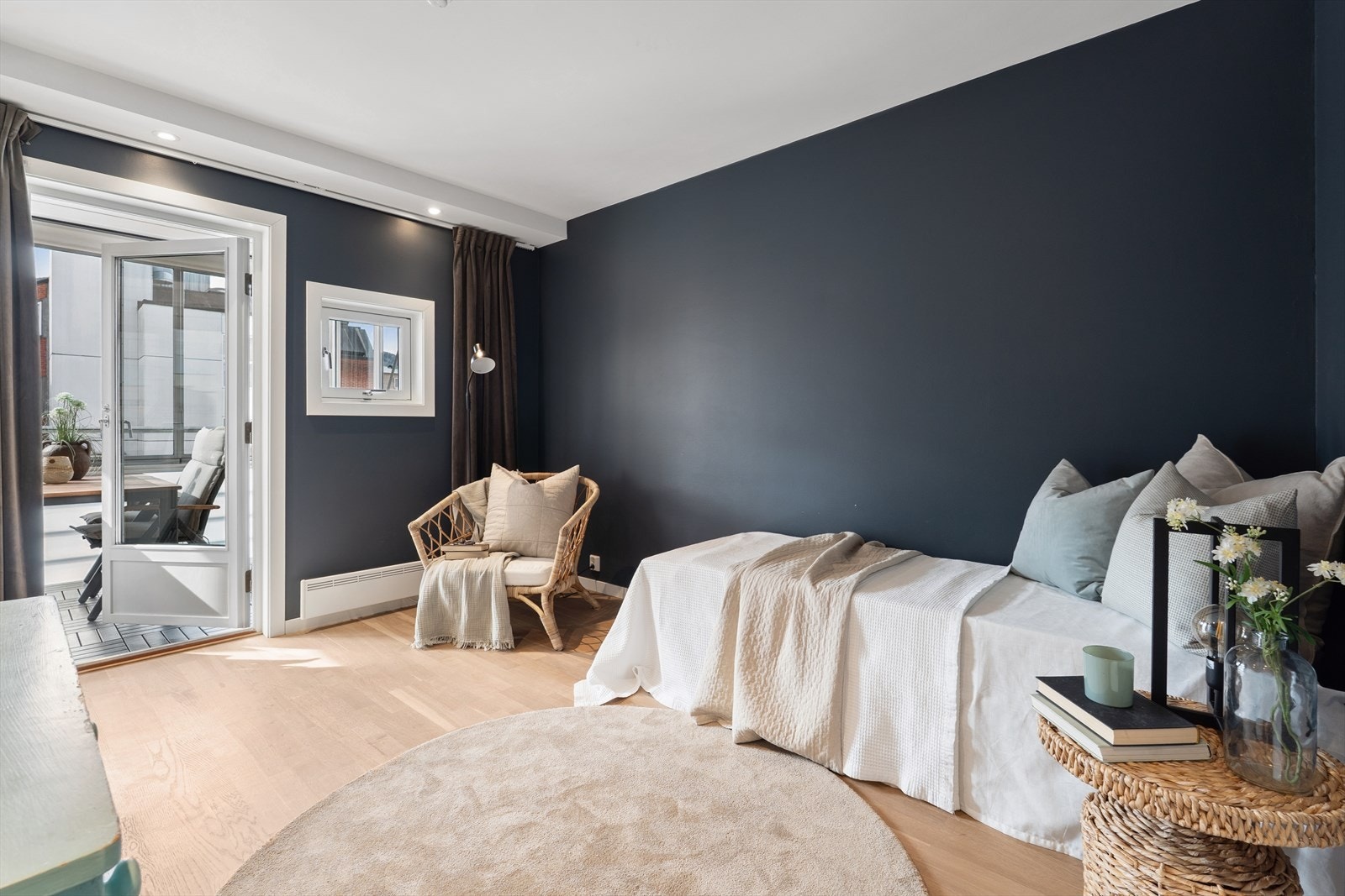 Soverom nr. 2 med utgang til balkong Galleribilde