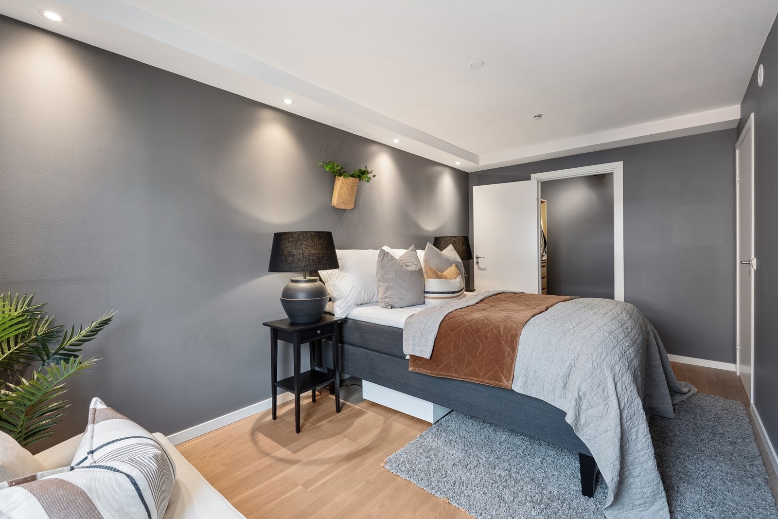 Hovedsoverom med direkte tilgang til walk-in garderobe Galleribilde