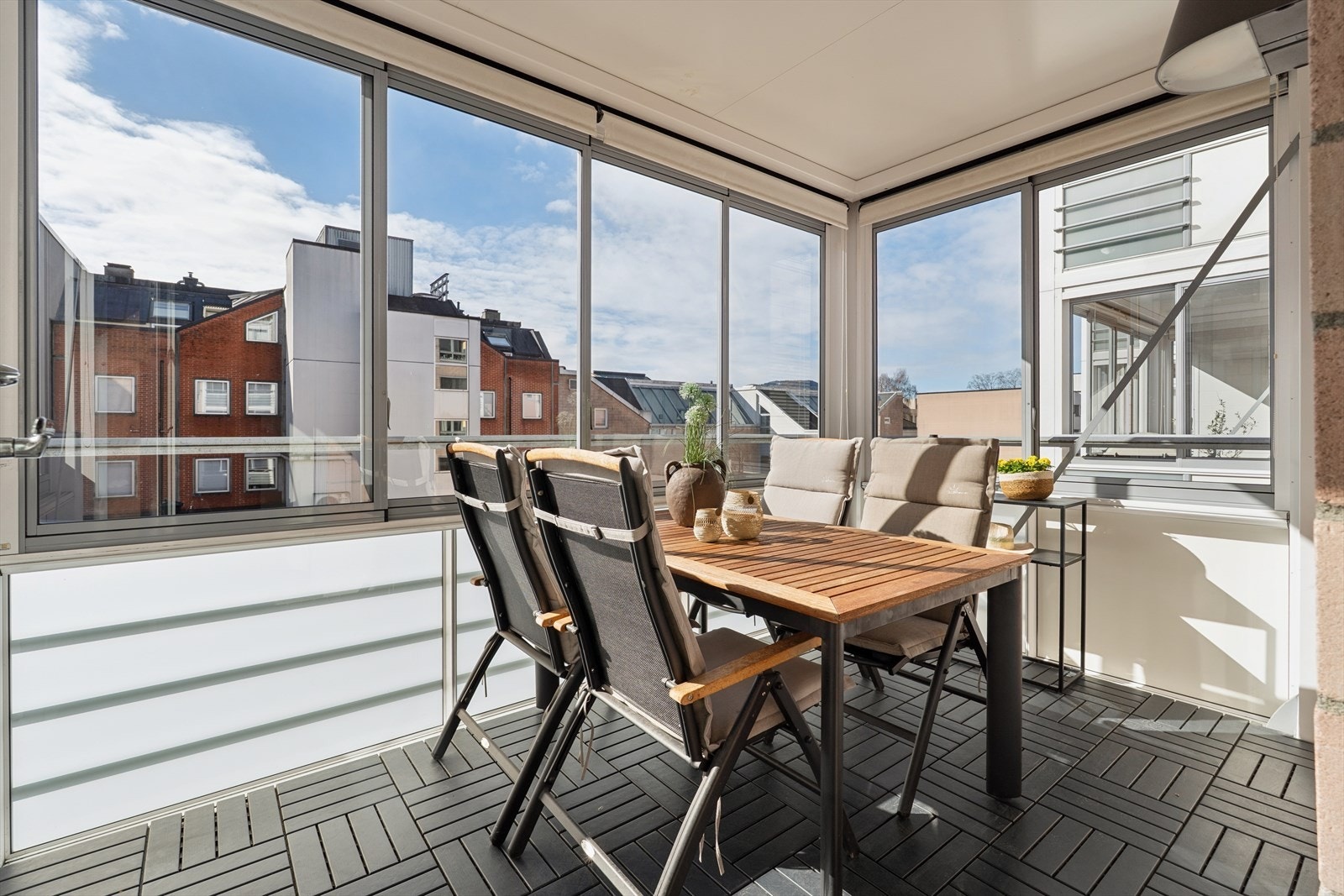 Innglasset balkong - en perfekt forlengelse av stuen Galleribilde