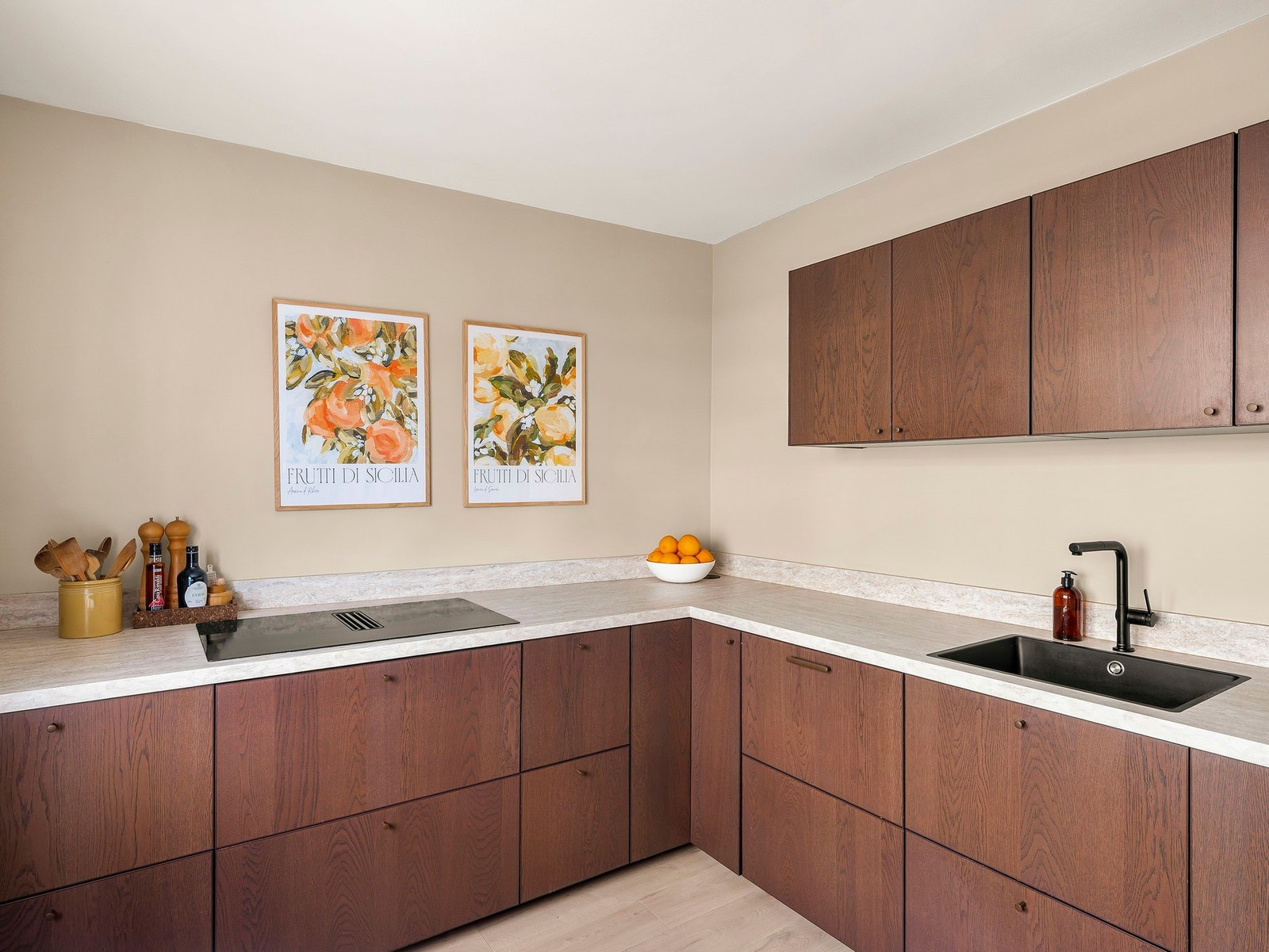 Det var helt nytt i 2023, og byr på god standard, masse skap- og benkeplass. Galleribilde