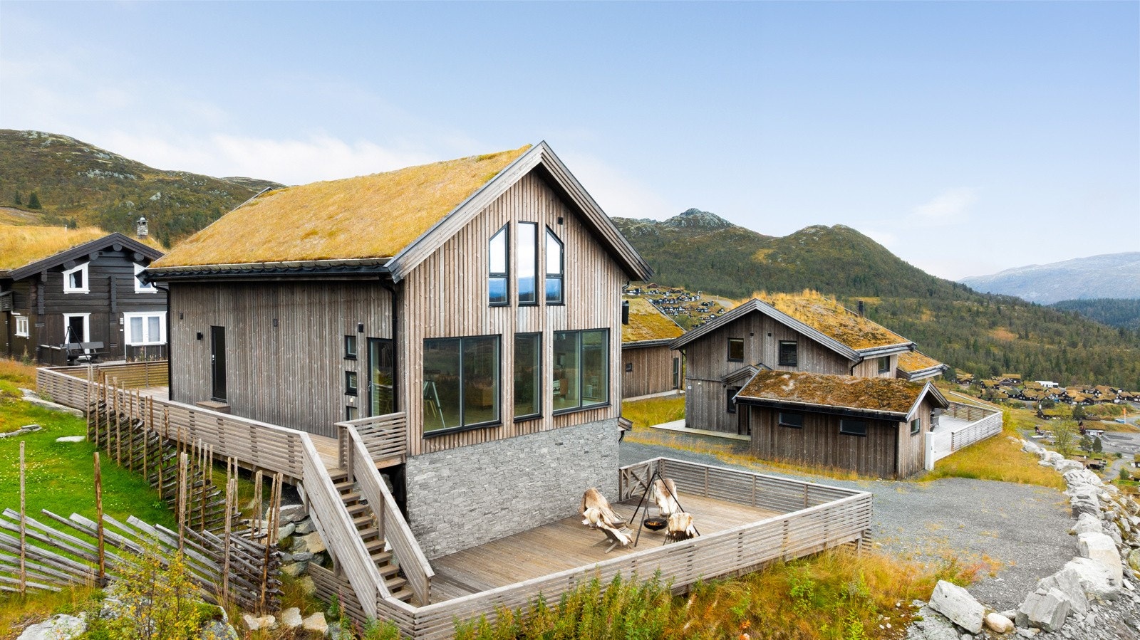 Spaktakulær hytte og beliggenhet, sett sommerstid Galleribilde