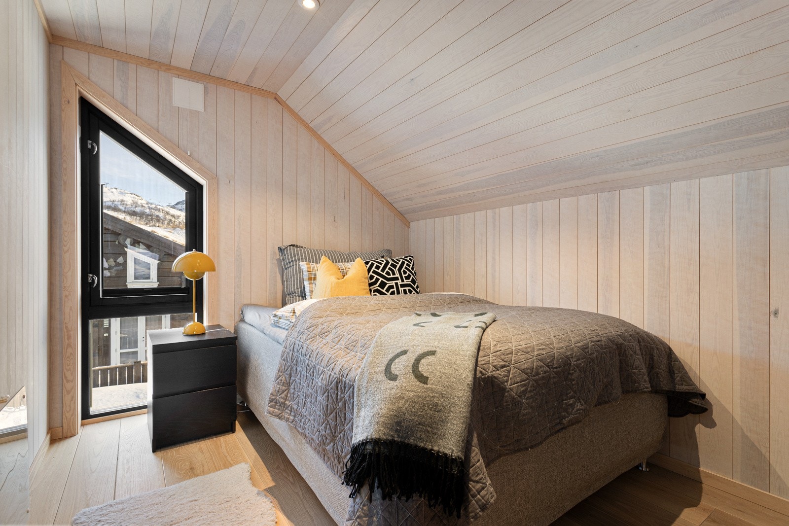 Soverom V i 2. etasje med plass til dobbeltseng Galleribilde