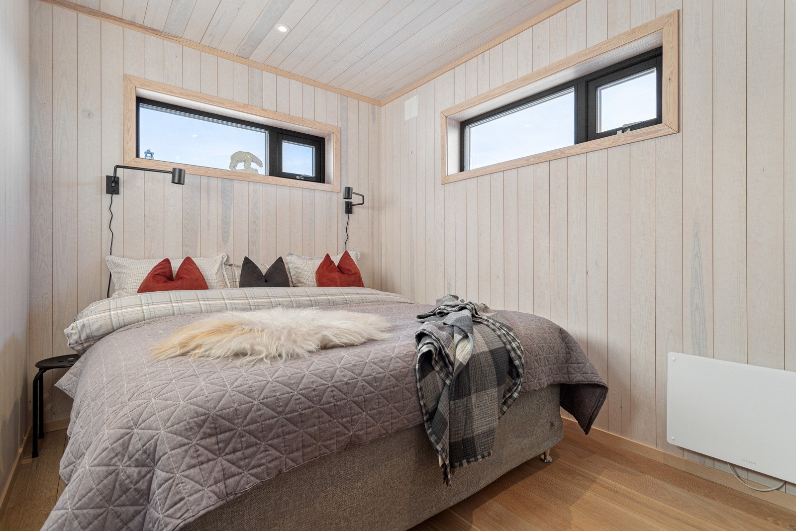 Hytta har totalt 5 gode soverom. Soverom I med plass til dobbeltseng. Galleribilde