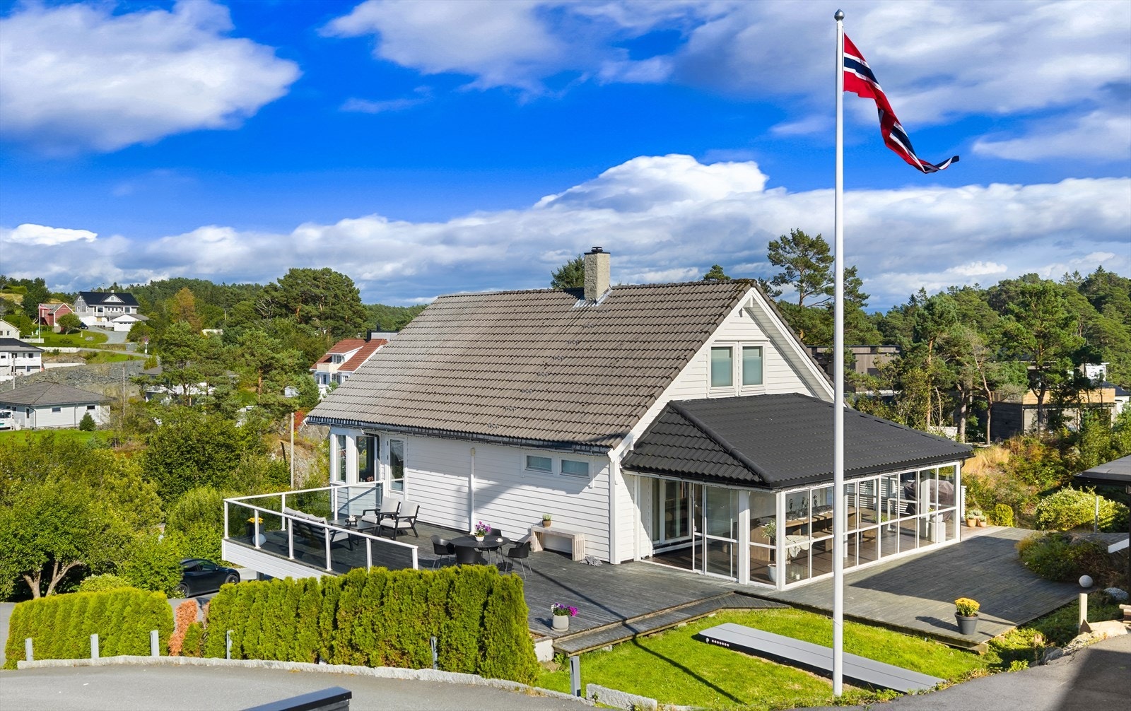 - Nordvik Bolig v/Vang Thi Dang har gleden av å presentere Røtingavegen 465! Foto: Ole-André Strand - Galleribilde