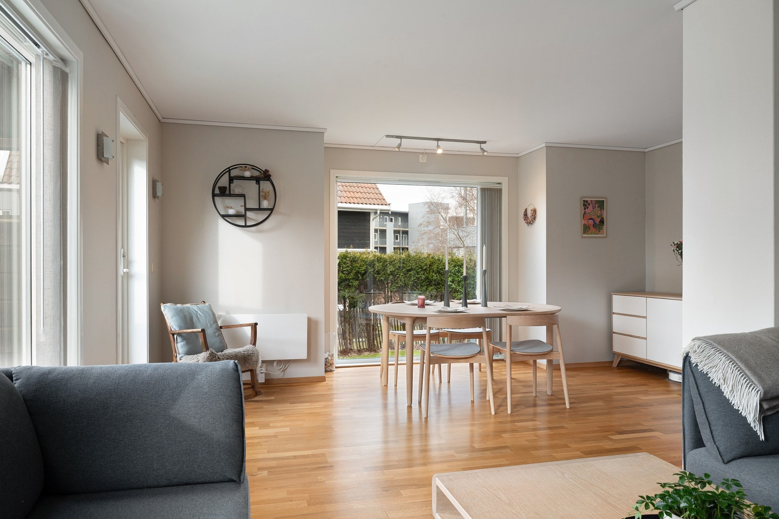 God plass til spisebord Galleribilde