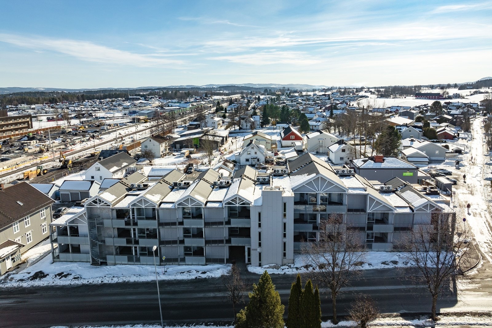 Leiligheten ligger i dette borettslaget, som har en svært sentral beliggenhet på Stange. Galleribilde